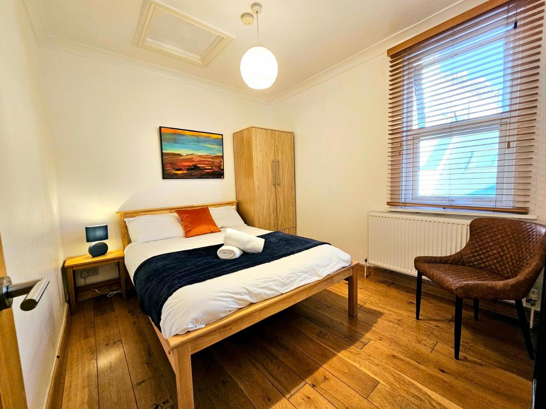 Holiday home 4 Bedroom, 3 Bathroom Private House In London, 3 Minutes Walk To Edgware Road Station