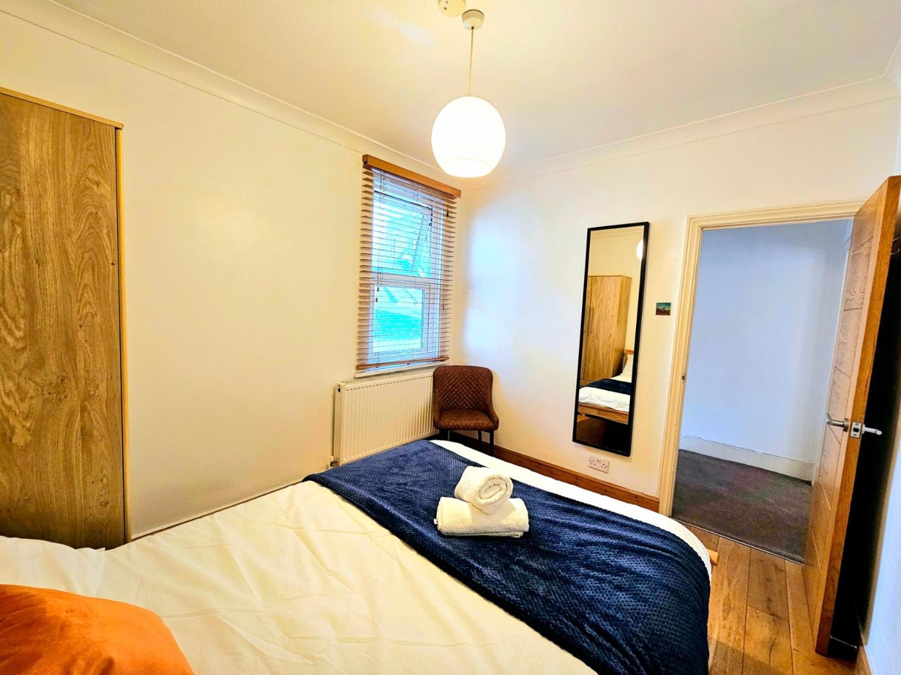 4 Bedroom, 3 Bathroom Private House In London, 3 Minutes Walk To Edgware Road Station London