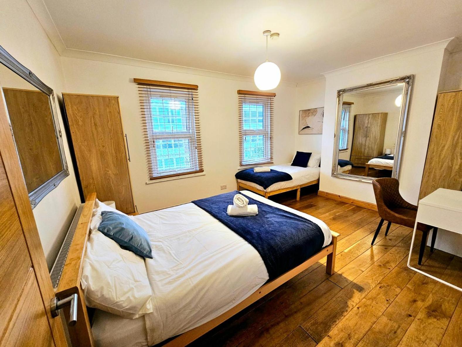 4 Bedroom, 3 Bathroom Private House In London, 3 Minutes Walk To Edgware Road Station Holiday home London