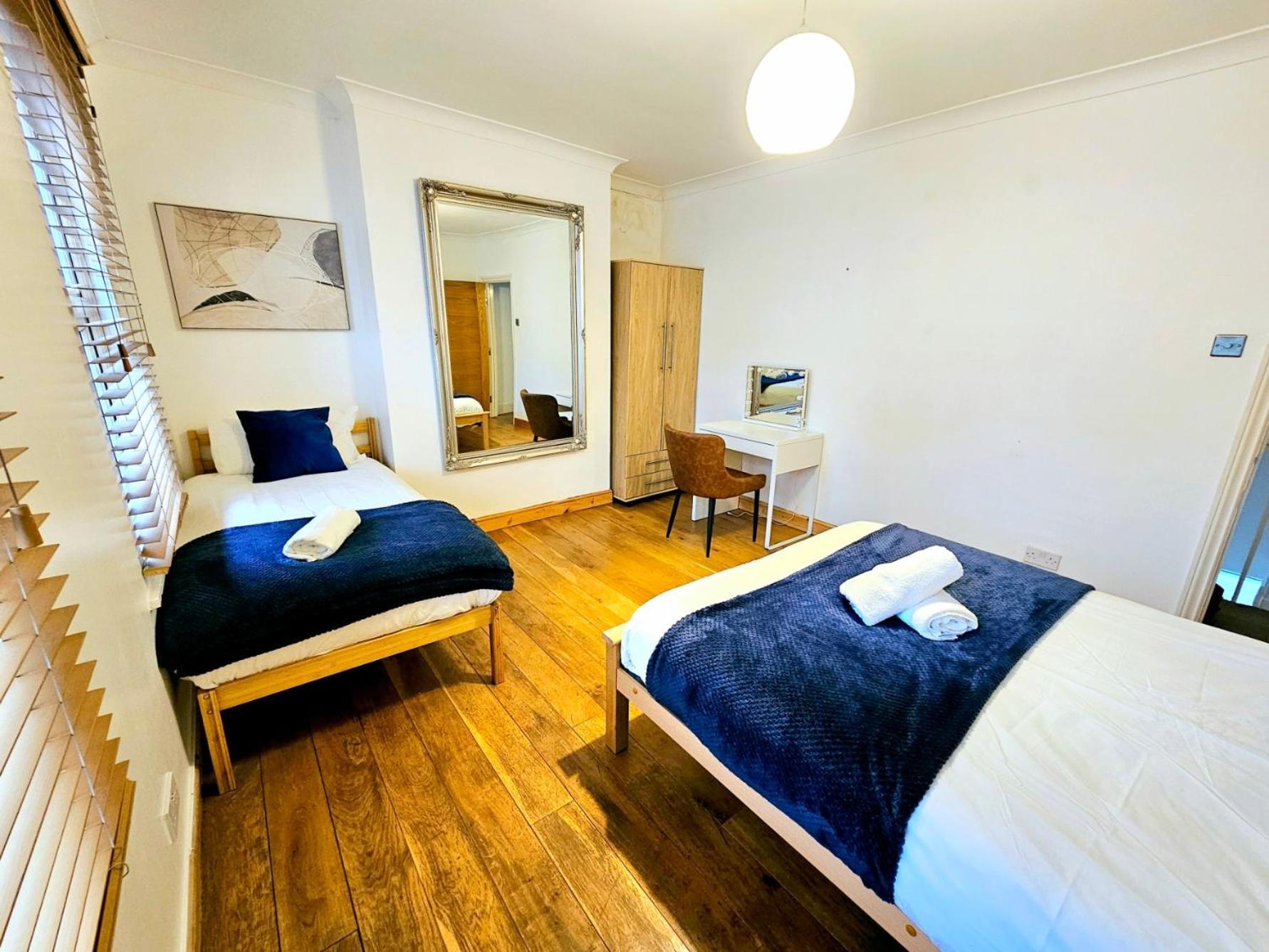 4 Bedroom, 3 Bathroom Private House In London, 3 Minutes Walk To Edgware Road Station *