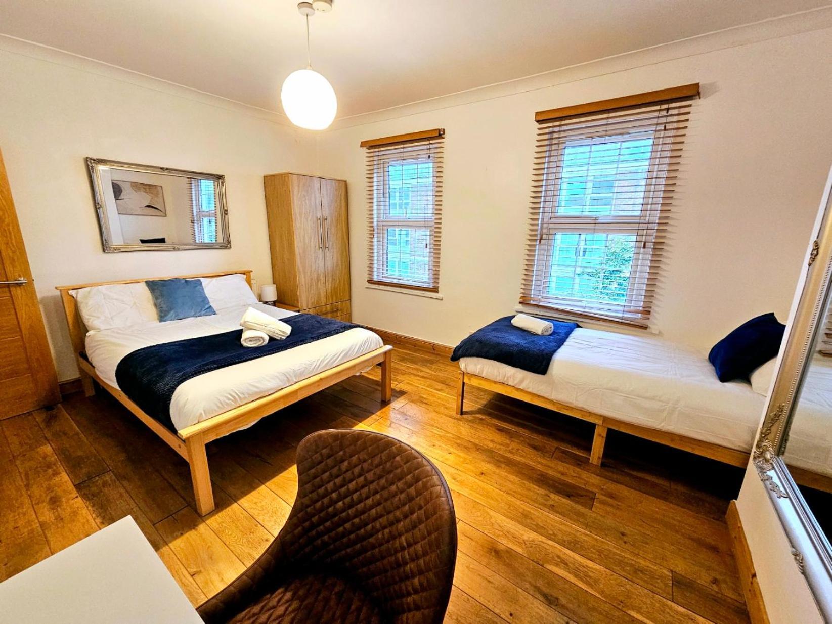 4 Bedroom, 3 Bathroom Private House In London, 3 Minutes Walk To Edgware Road Station Holiday home