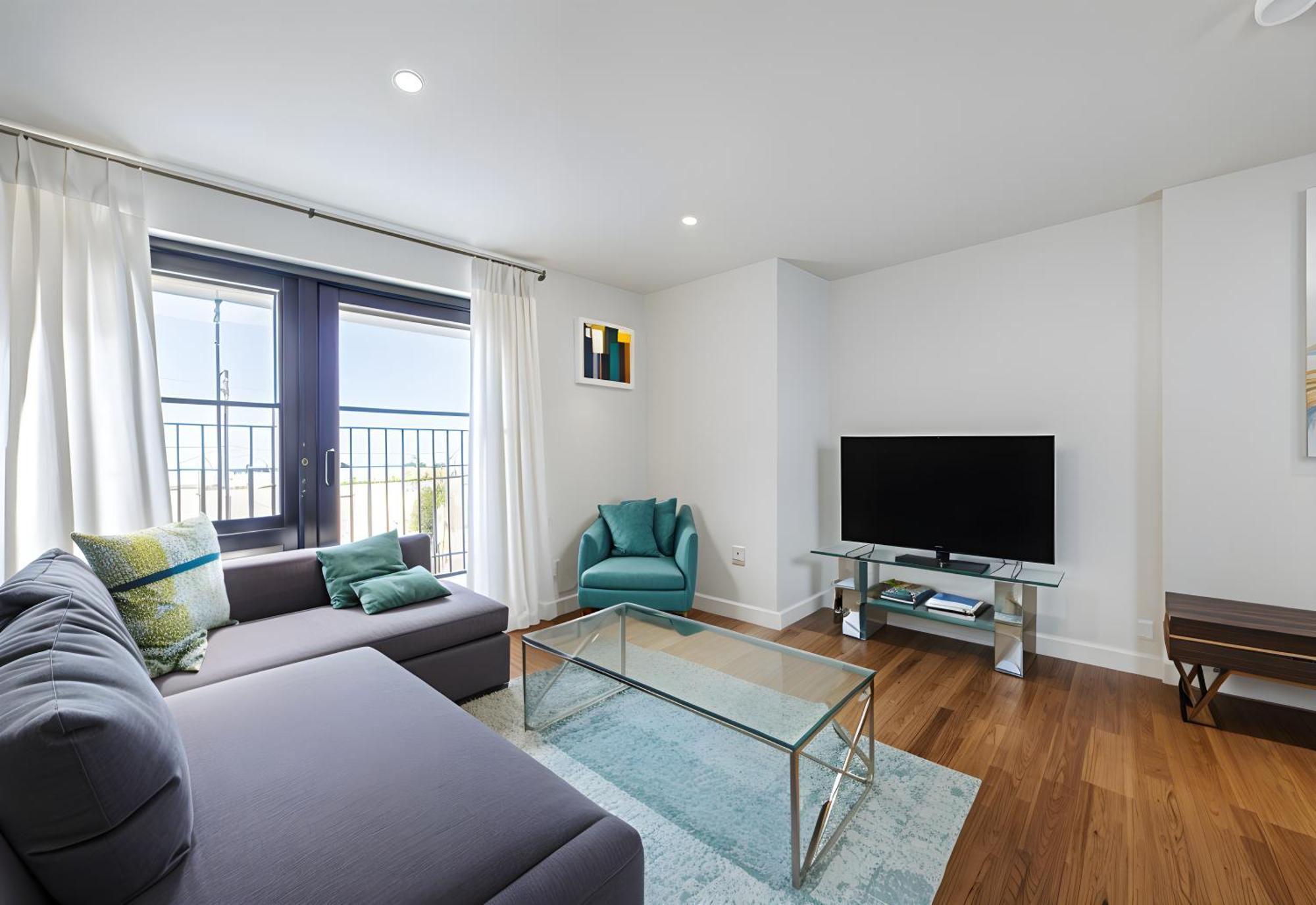 Liverpool St Modern 2 Bed Apartment London