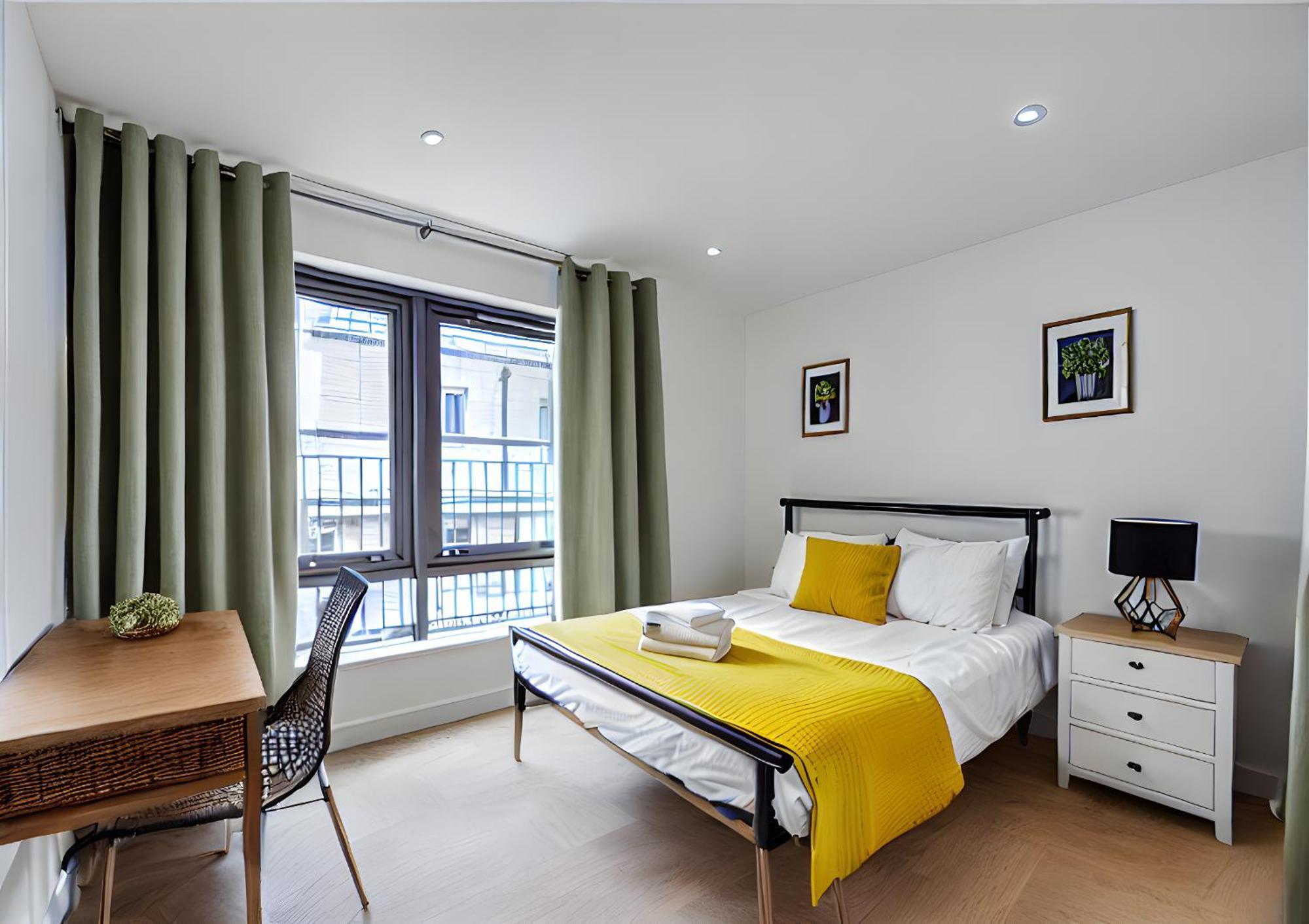 Liverpool St Modern 2 Bed Apartment London