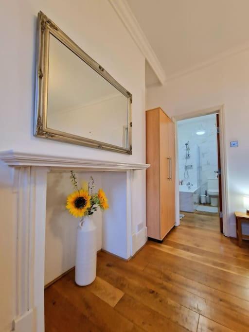 Holiday home 4 Bedroom, 3 Bathroom Private House In London, 3 Minutes Walk To Edgware Road Station London