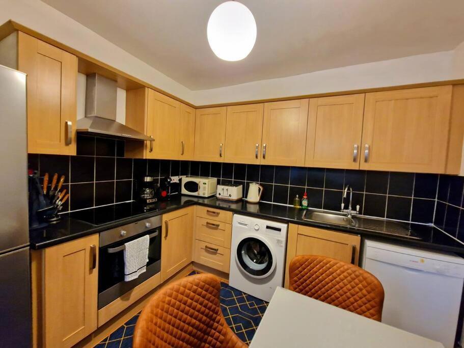 4 Bedroom, 3 Bathroom Private House In London, 3 Minutes Walk To Edgware Road Station London