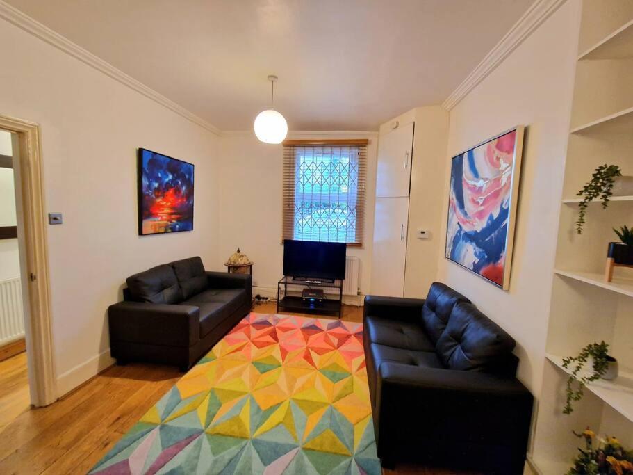 4 Bedroom, 3 Bathroom Private House In London, 3 Minutes Walk To Edgware Road Station
