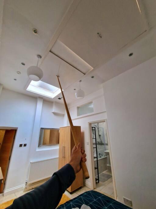 4 Bedroom, 3 Bathroom Private House In London, 3 Minutes Walk To Edgware Road Station *