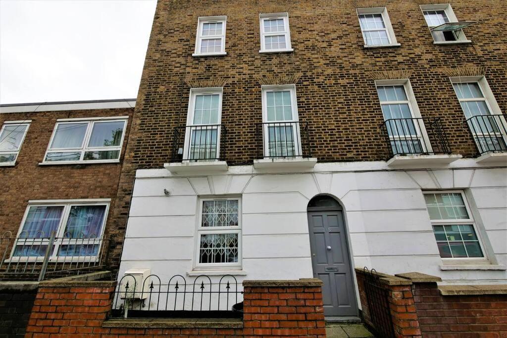 Holiday home 4 Bedroom, 3 Bathroom Private House In London, 3 Minutes Walk To Edgware Road Station London