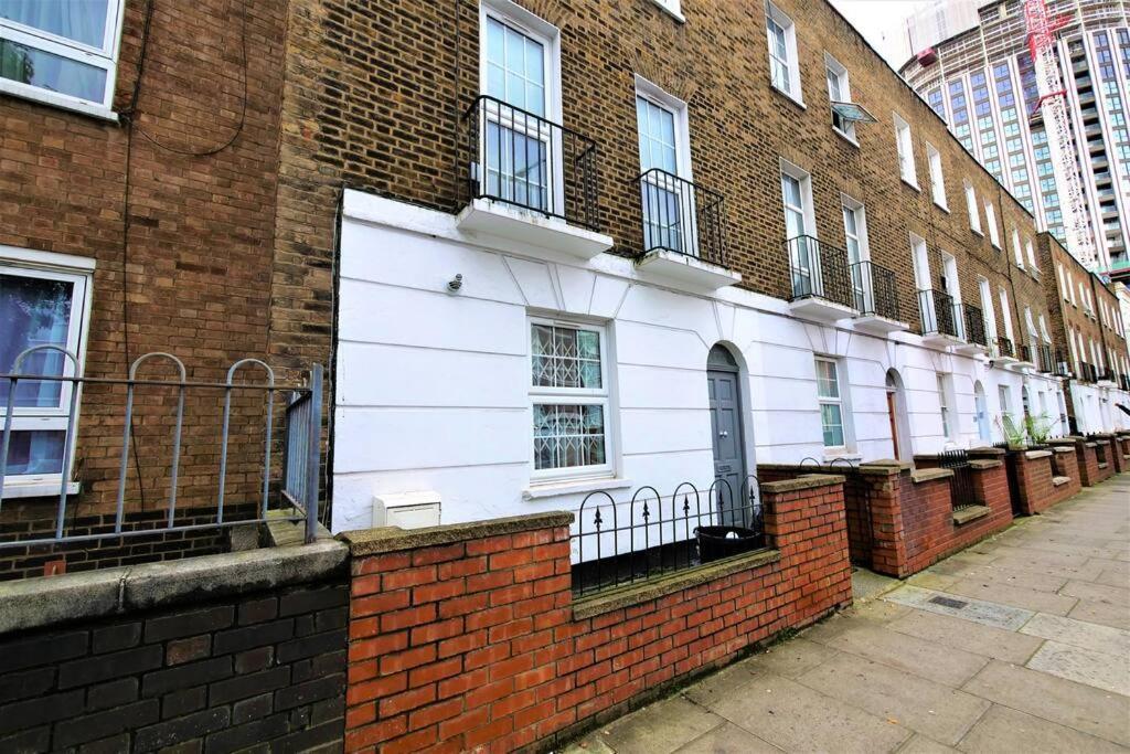 4 Bedroom, 3 Bathroom Private House In London, 3 Minutes Walk To Edgware Road Station