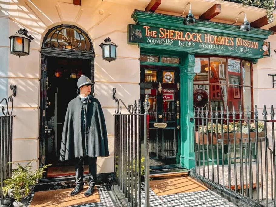 Holiday home 4 Bedroom, 3 Bathroom Private House In London, 3 Minutes Walk To Edgware Road Station *