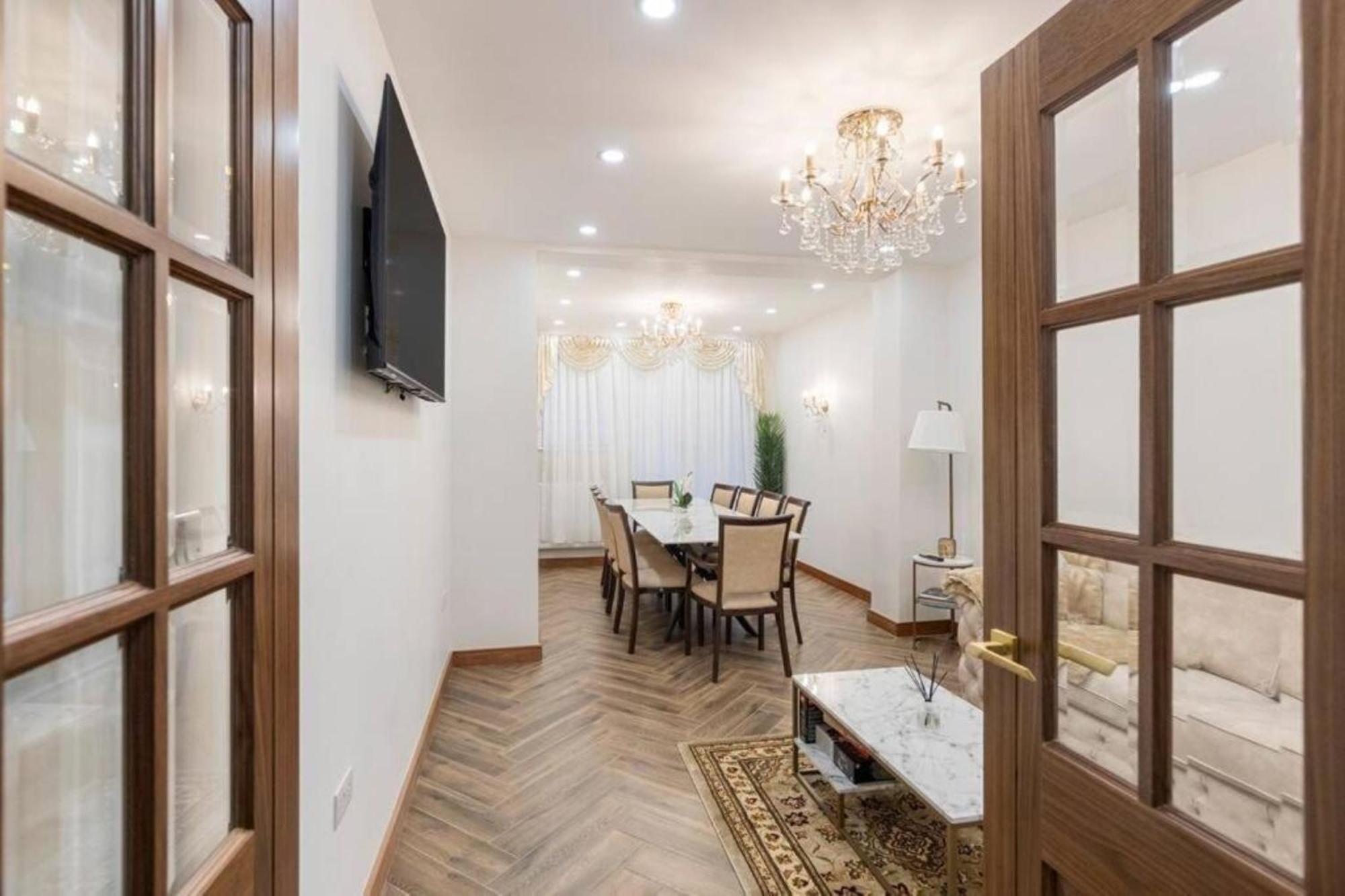 Metro Majesty 5-bedroom Gem In South Tottenham Londen