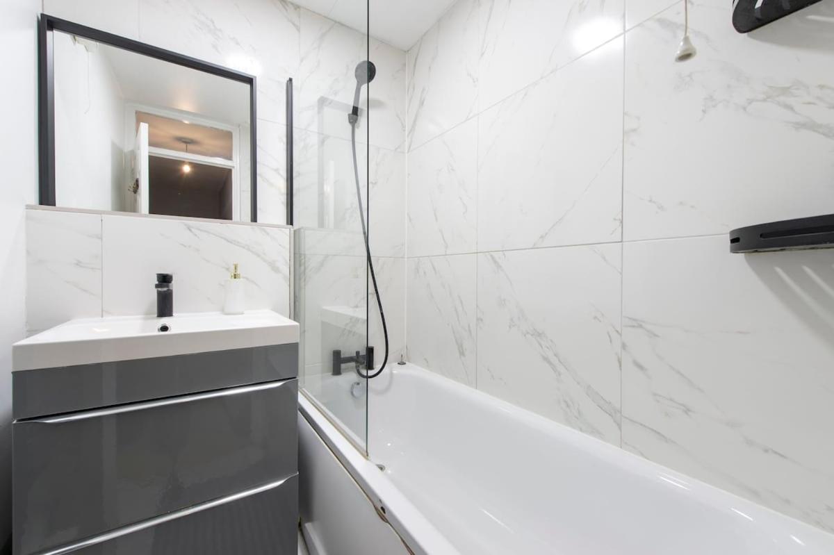 Lovely 2-bed 20 Mins To Apartment