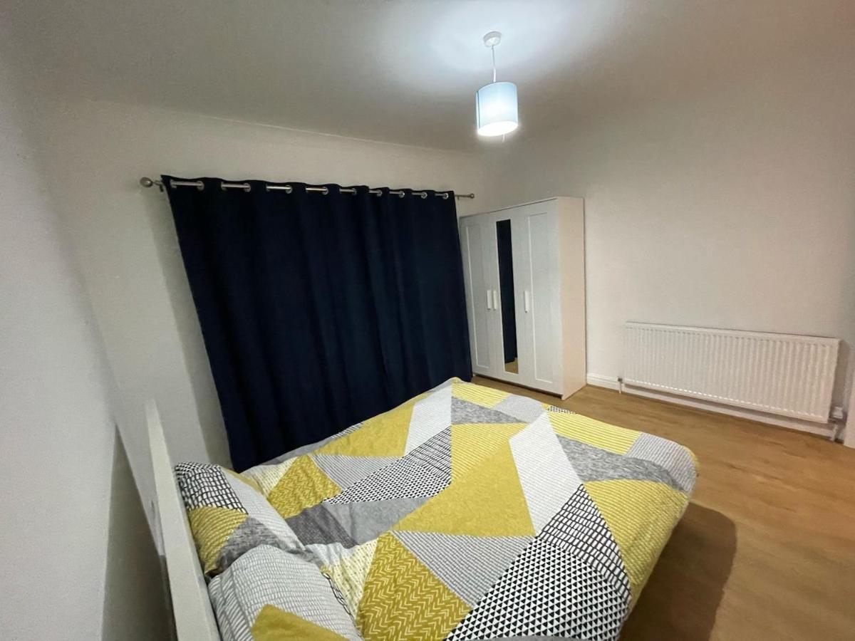 Luxury 2 Bed House With Parking, 5 Min Walk To Station & Ldo Vakantiehuis Londen