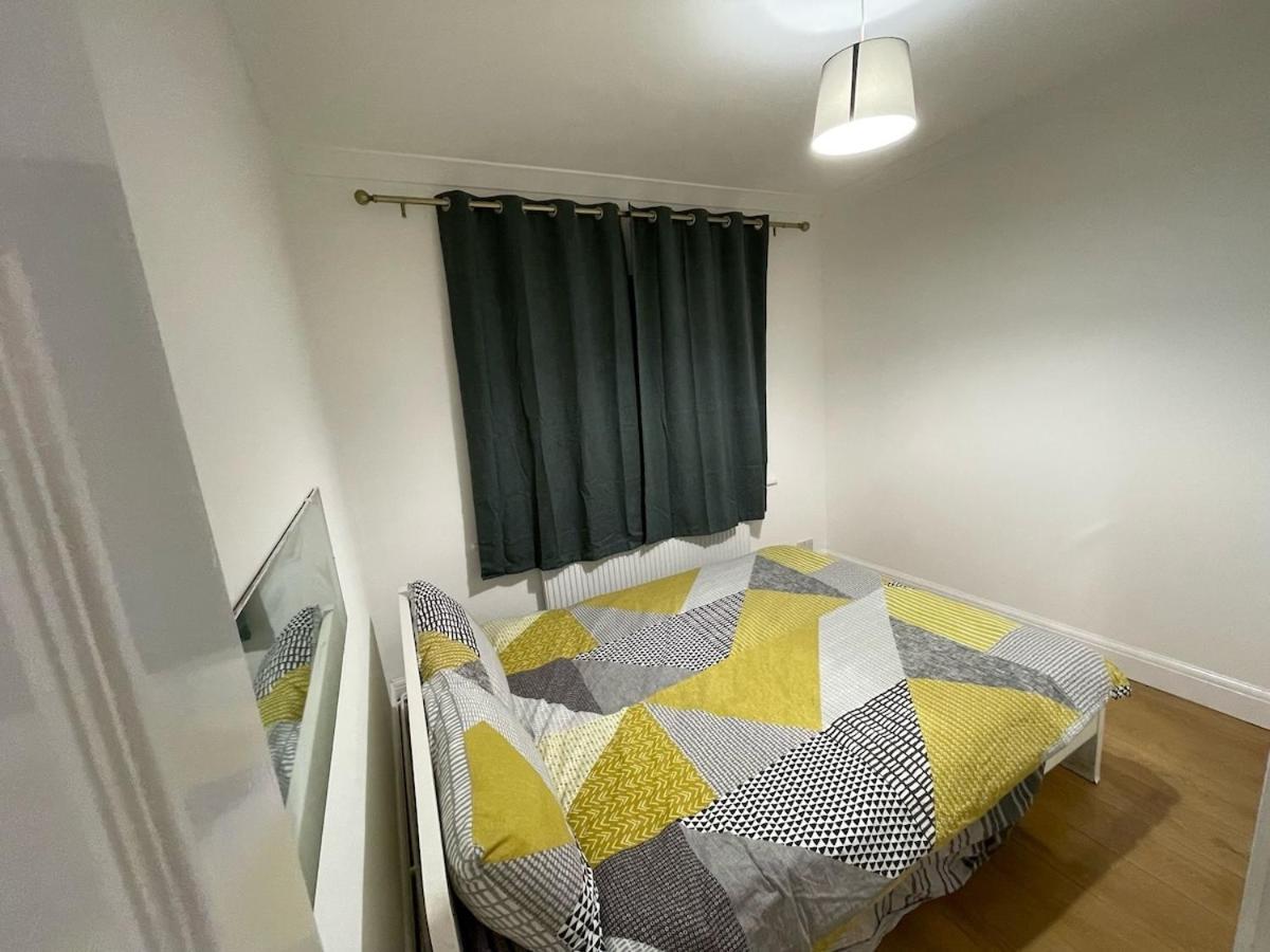 Vakantiehuis Luxury 2 Bed House With Parking, 5 Min Walk To Station & Ldo Londen