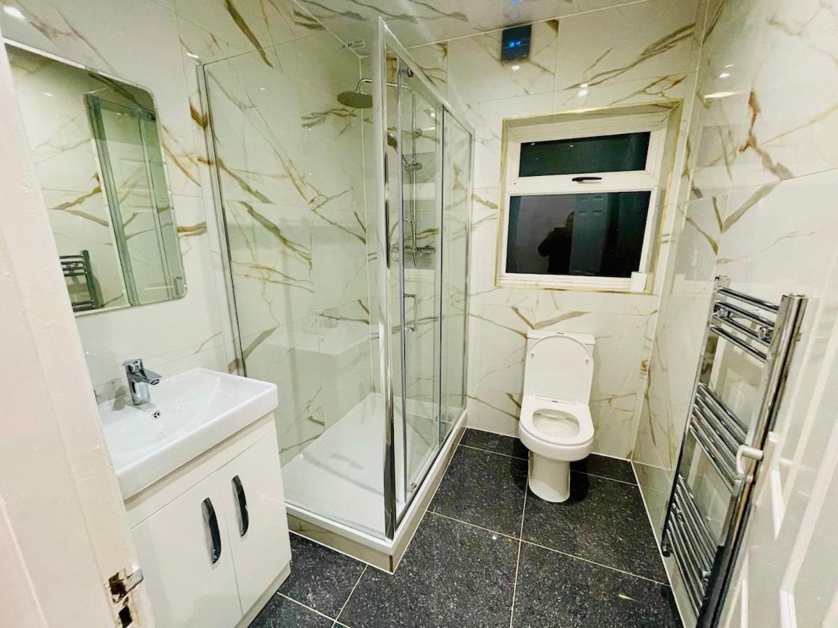 Luxury 2 Bed House With Parking, 5 Min Walk To Station & Ldo Vakantiehuis