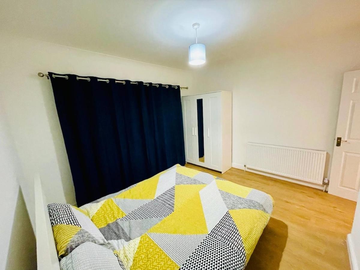 Luxury 2 Bed House With Parking, 5 Min Walk To Station & Ldo Londen
