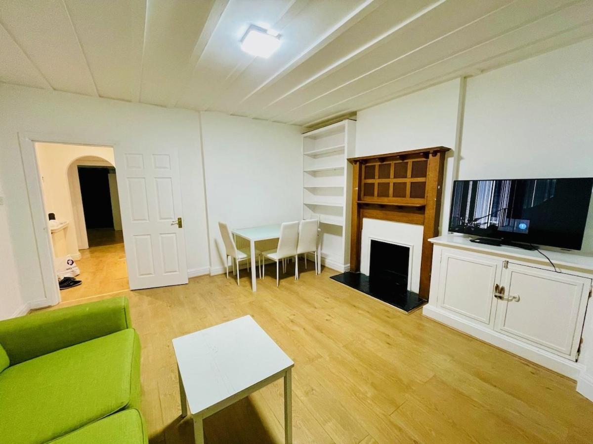 Vakantiehuis Luxury 2 Bed House With Parking, 5 Min Walk To Station & Ldo *
