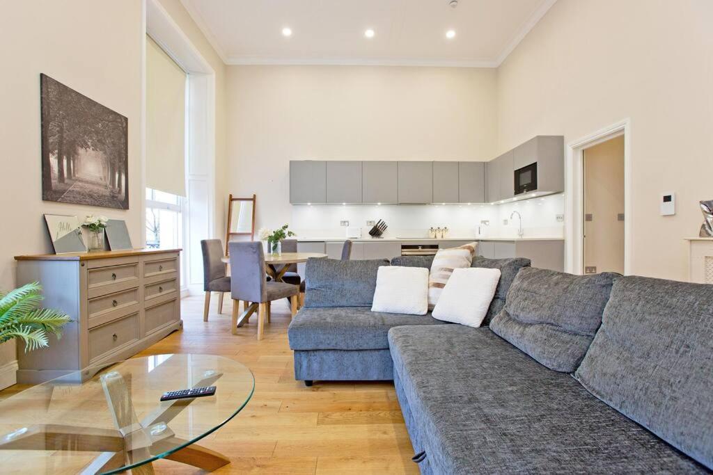 Apartment 1 Bed Kensington Cromwell Flat With Balcony Number 4 London