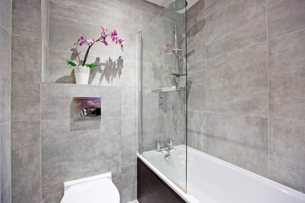 1 Bed Kensington Cromwell Flat With Balcony Number 4 Apartment *
