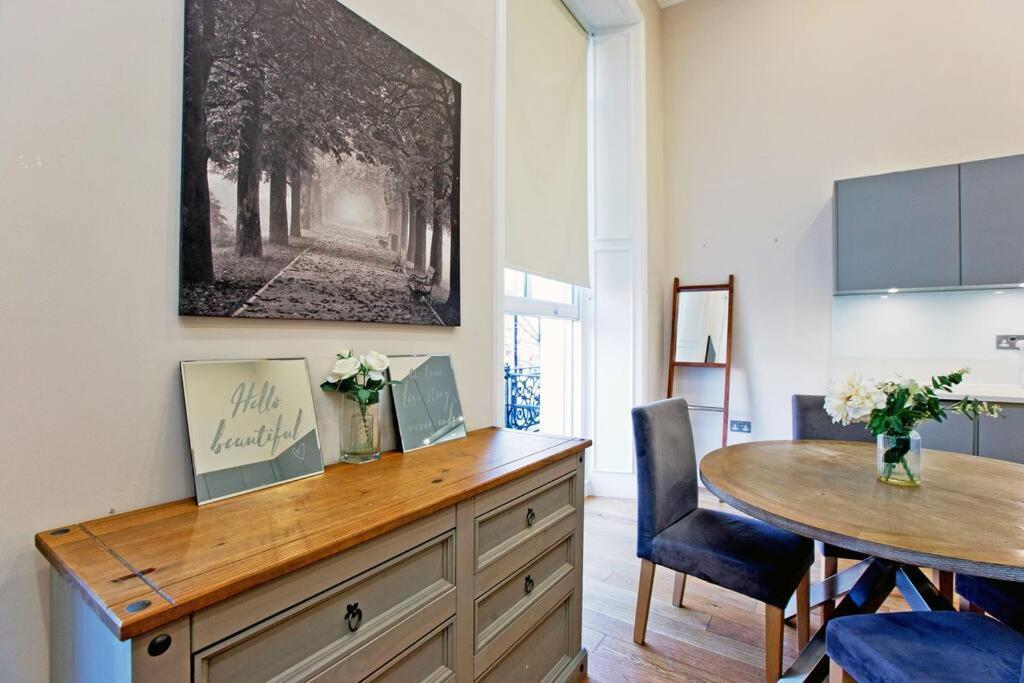1 Bed Kensington Cromwell Flat With Balcony Number 4 Apartment *