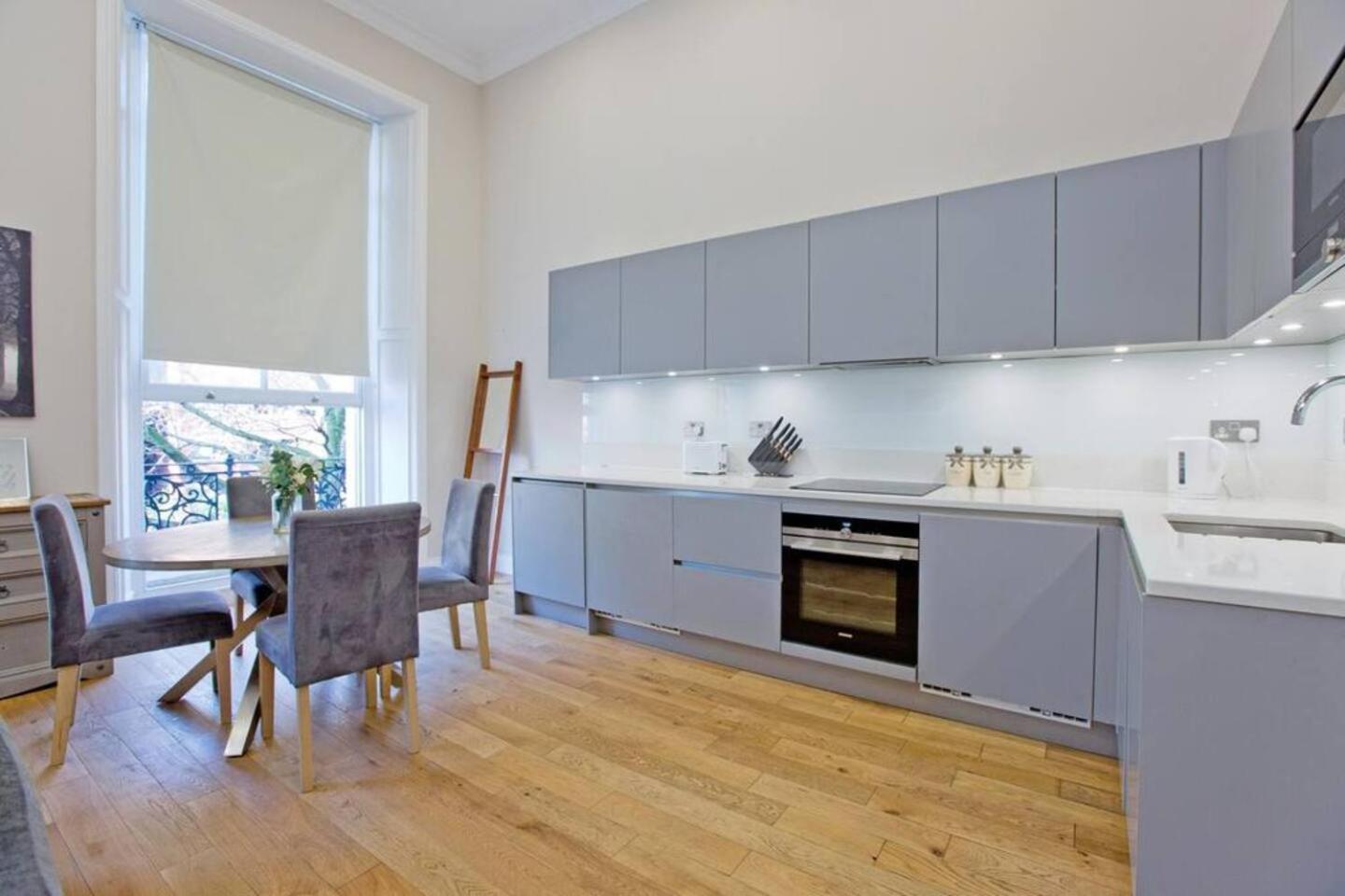 1 Bed Kensington Cromwell Flat With Balcony Number 4 Apartment *