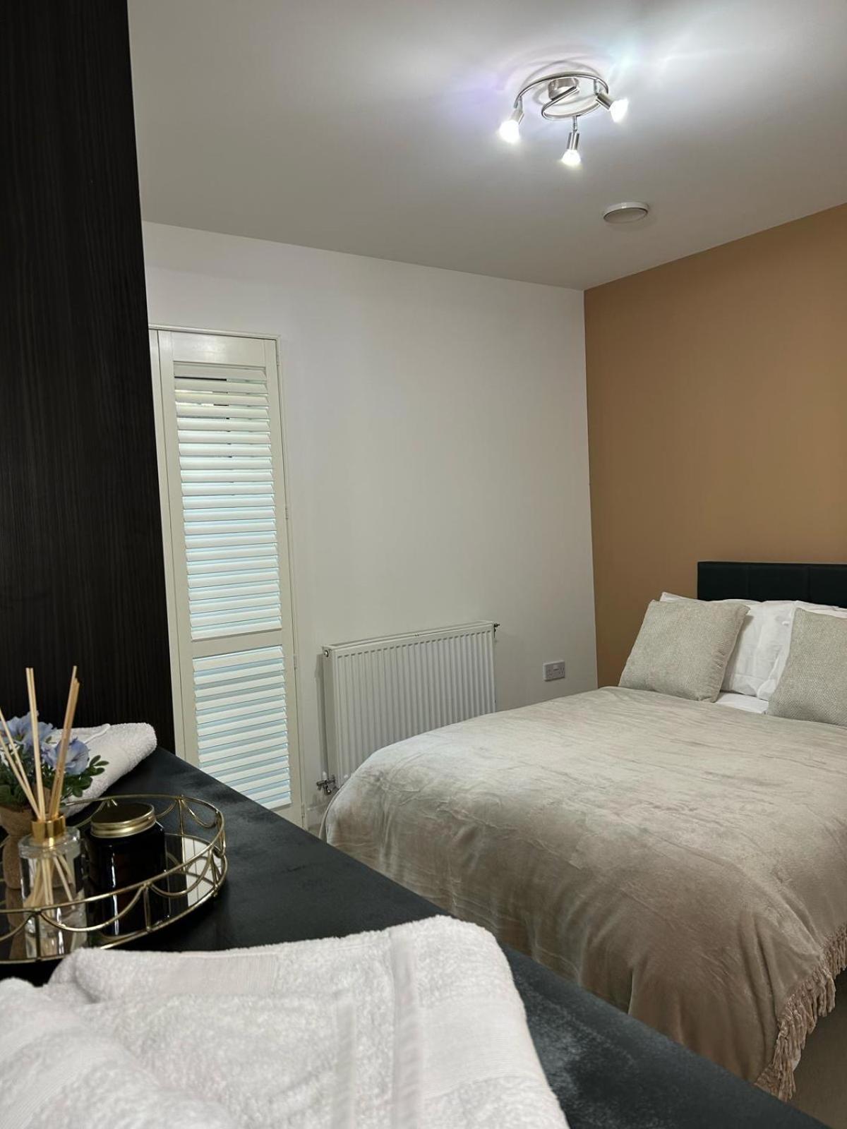 Modern 2-bedroom Flat Near Wembley - 9 Minutes From Park Royal Station * Londen