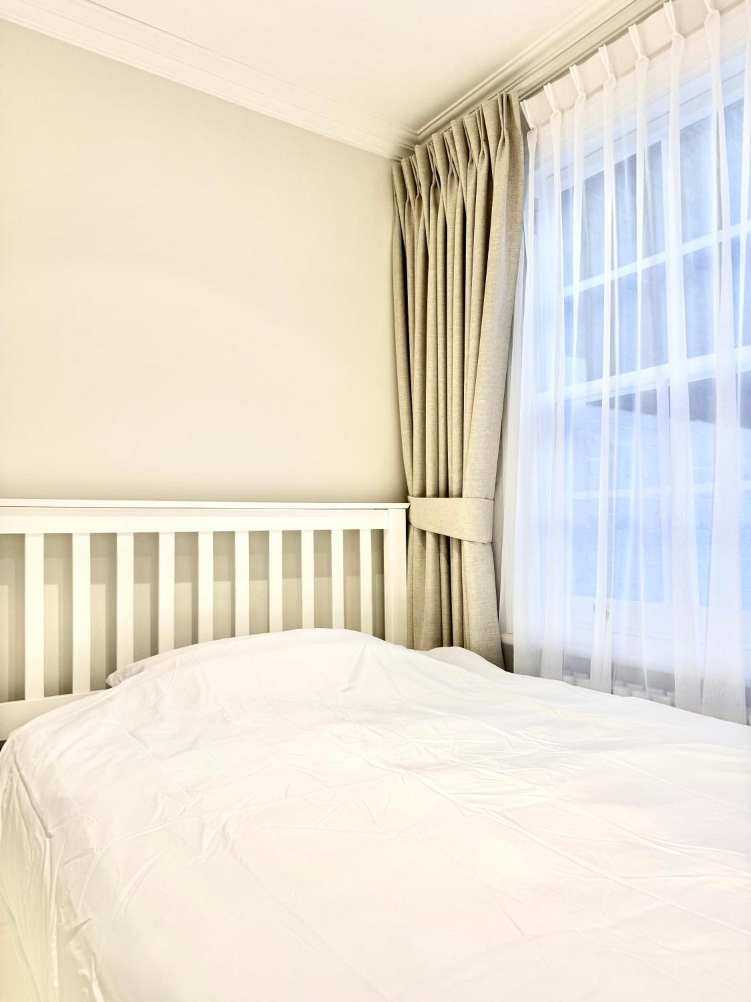 Leilighet Stunning 2-bed, 2-bath In London