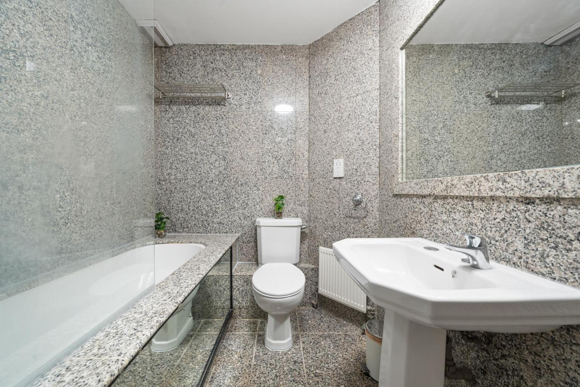 Stylish And Modern In Vibrant Soho Unbeatable Location Wdg Apartment London