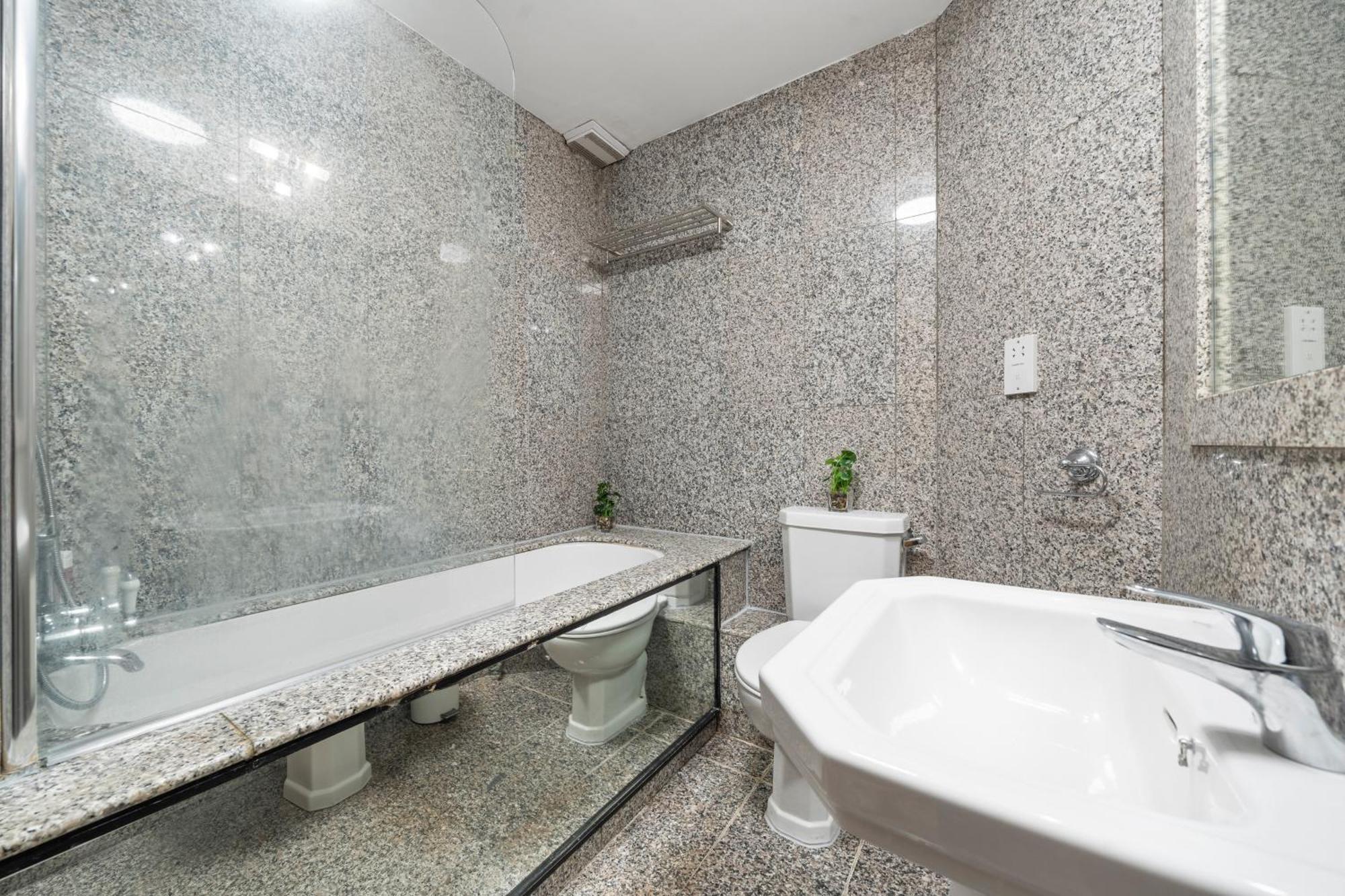 Stylish And Modern In Vibrant Soho Unbeatable Location Wdg *