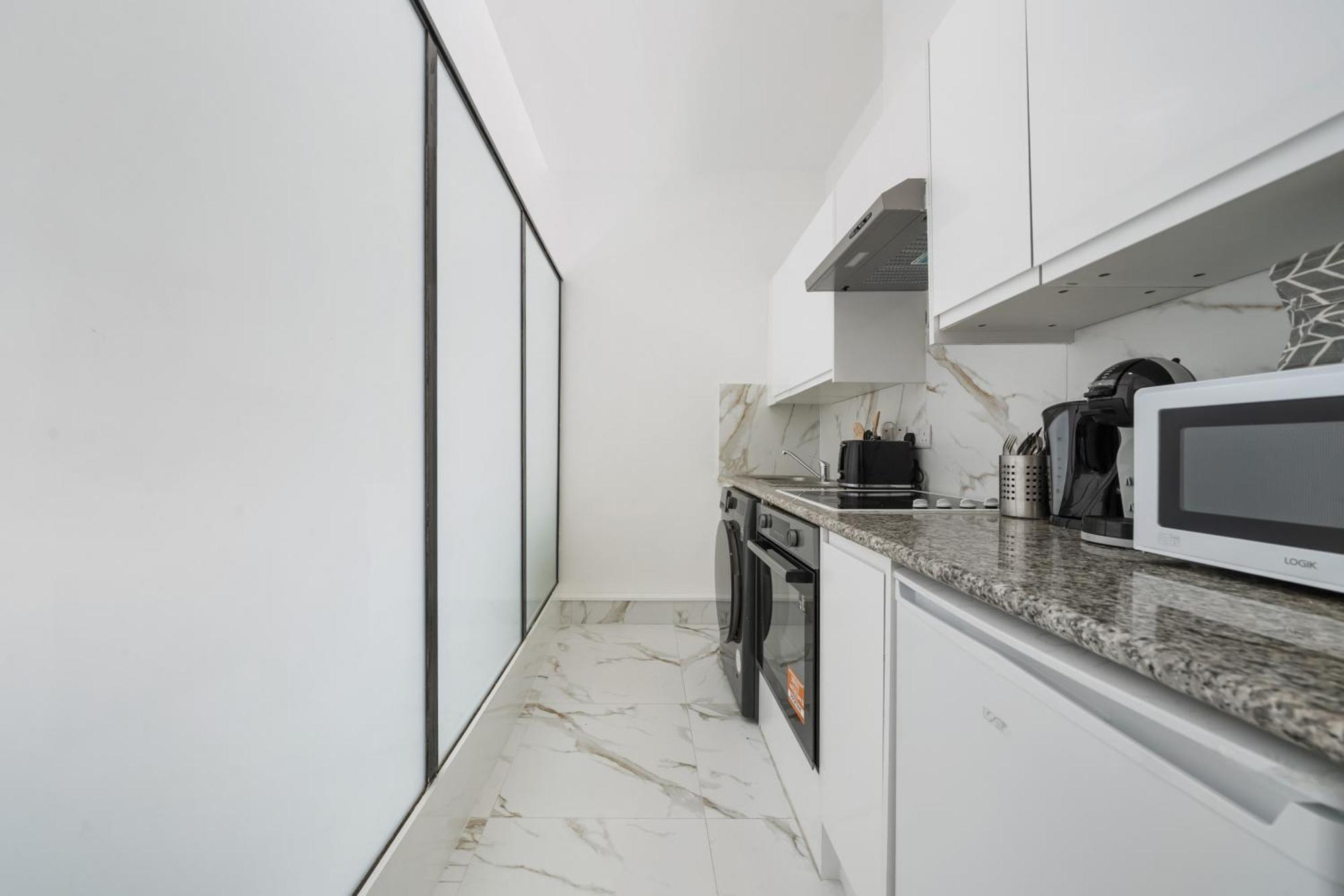Stylish And Modern In Vibrant Soho Unbeatable Location Wdg * London