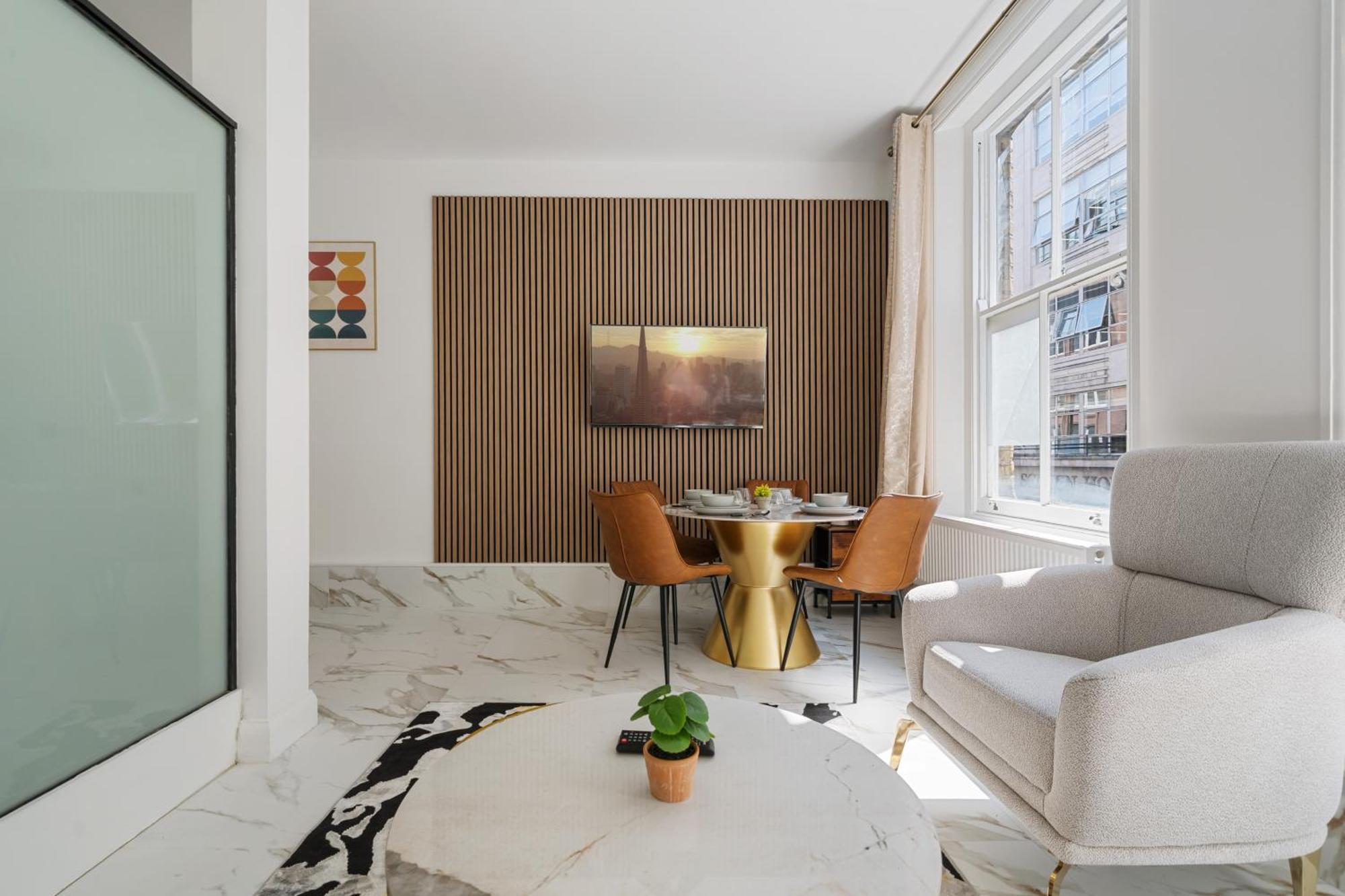 Stylish And Modern In Vibrant Soho Unbeatable Location Wdg Apartment London