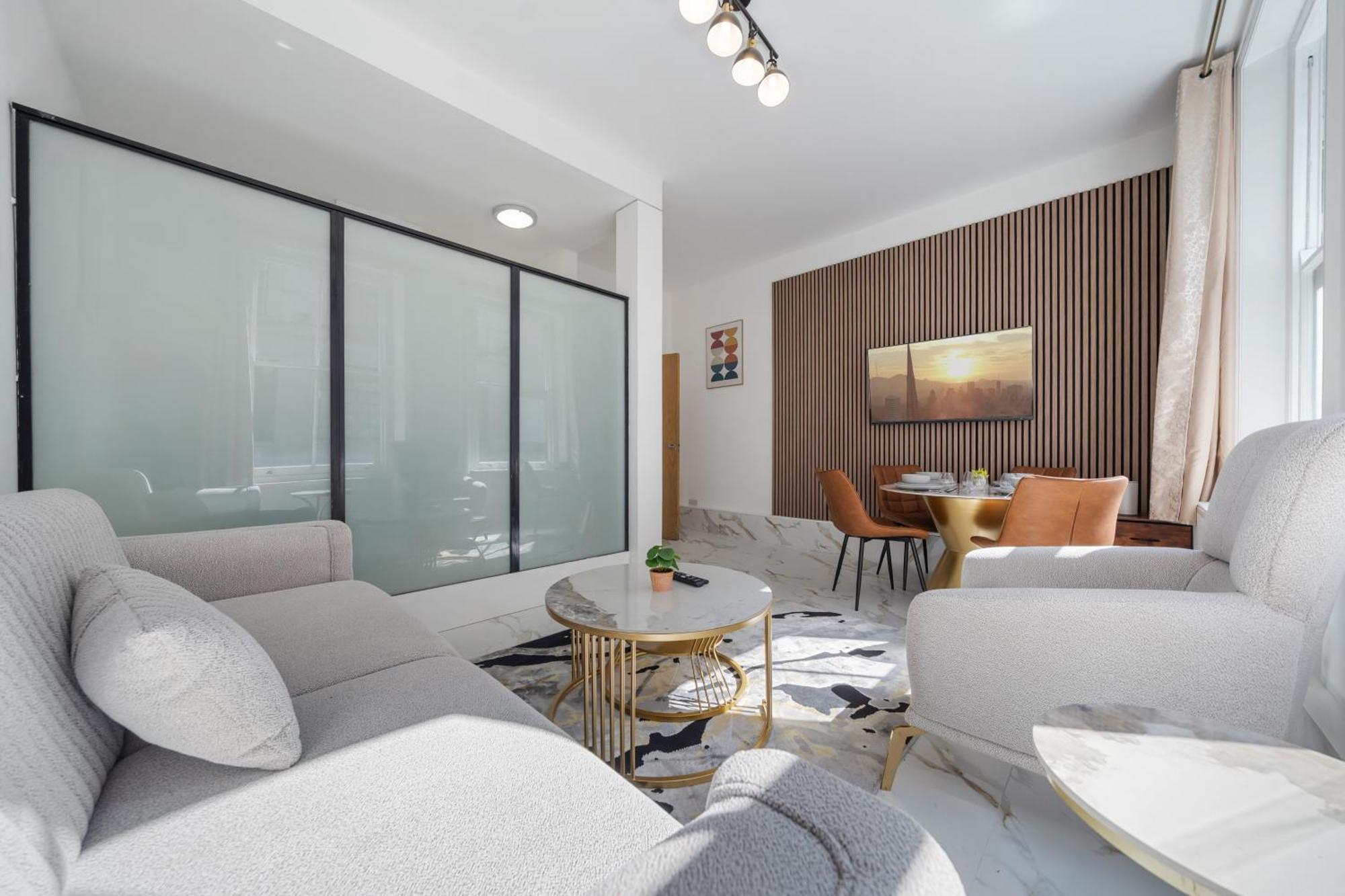 Stylish And Modern In Vibrant Soho Unbeatable Location Wdg London