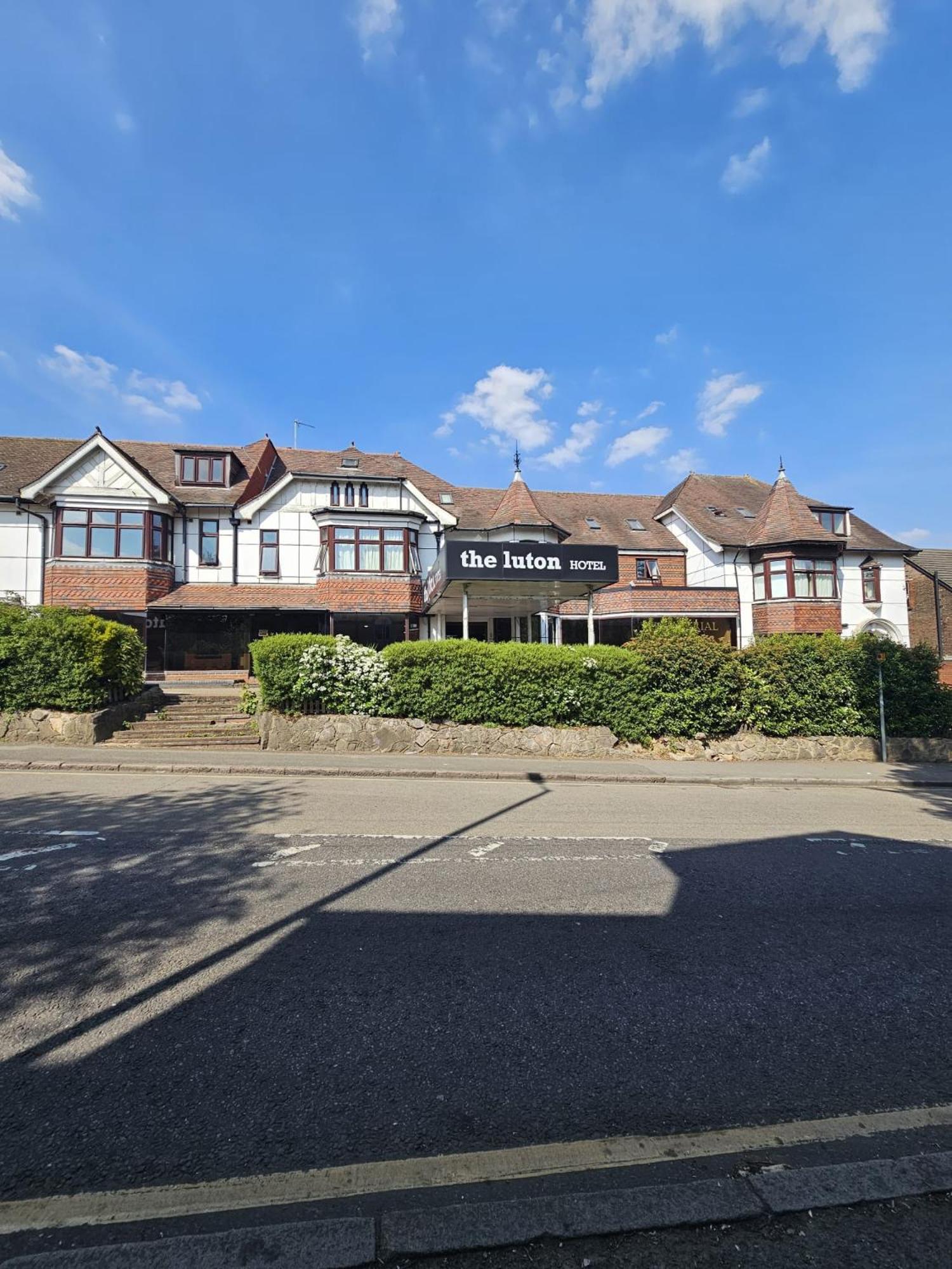 The Luton Hotel Hotell 2*