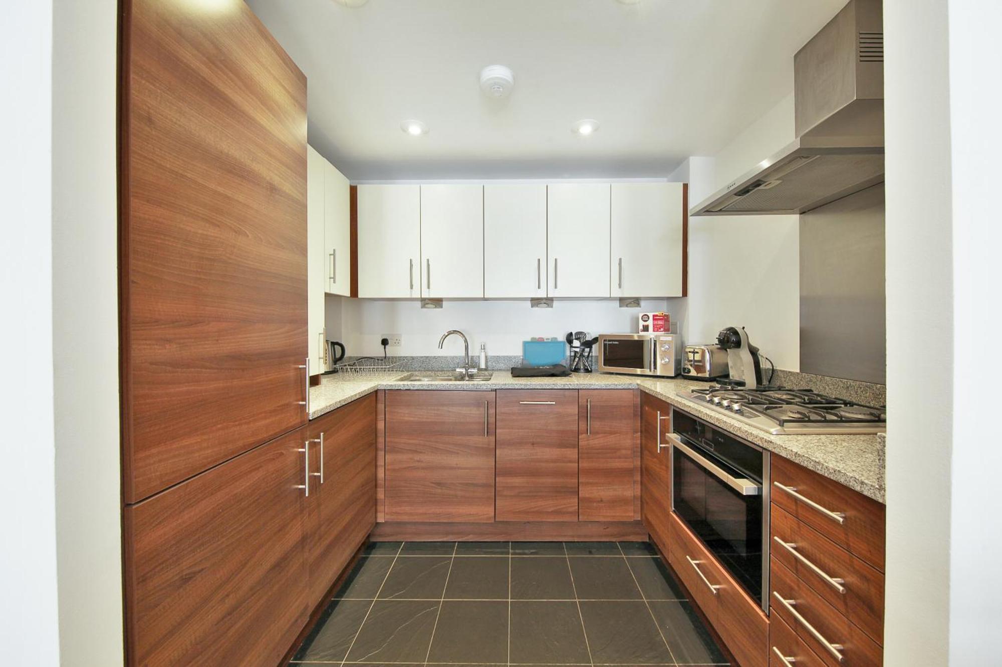 2 Bed Executive Next To Liverpool Street Free Wifi By Aparts Leilighet London
