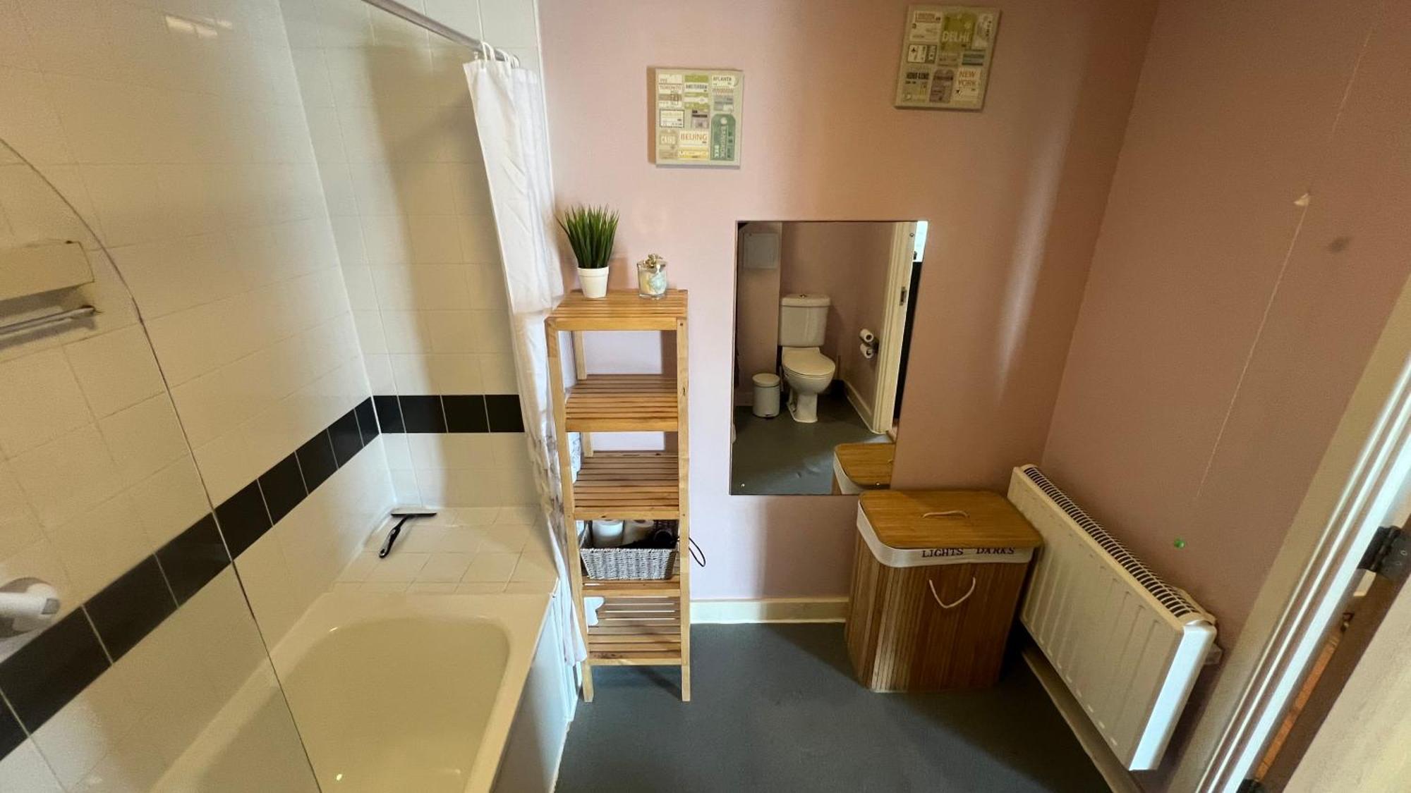 Appartement Sunset Heights Bright 2br With Views And Free Parking Londen