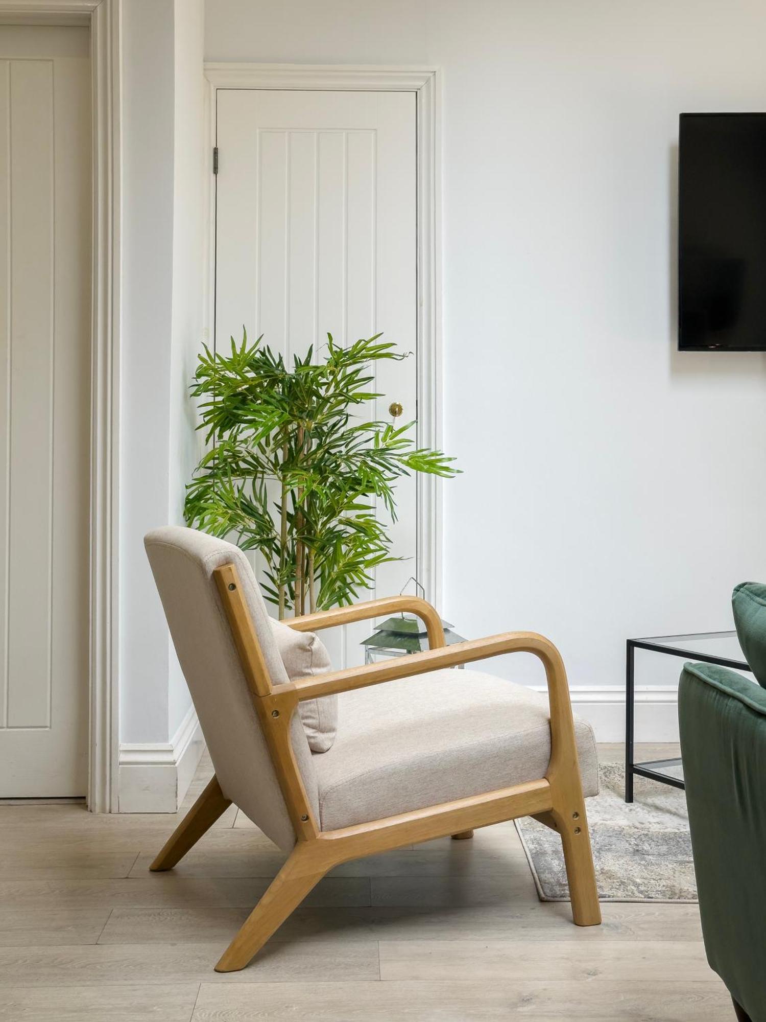 5 Bedroom Garden Hse Near Tube & Hampstead Heath * London