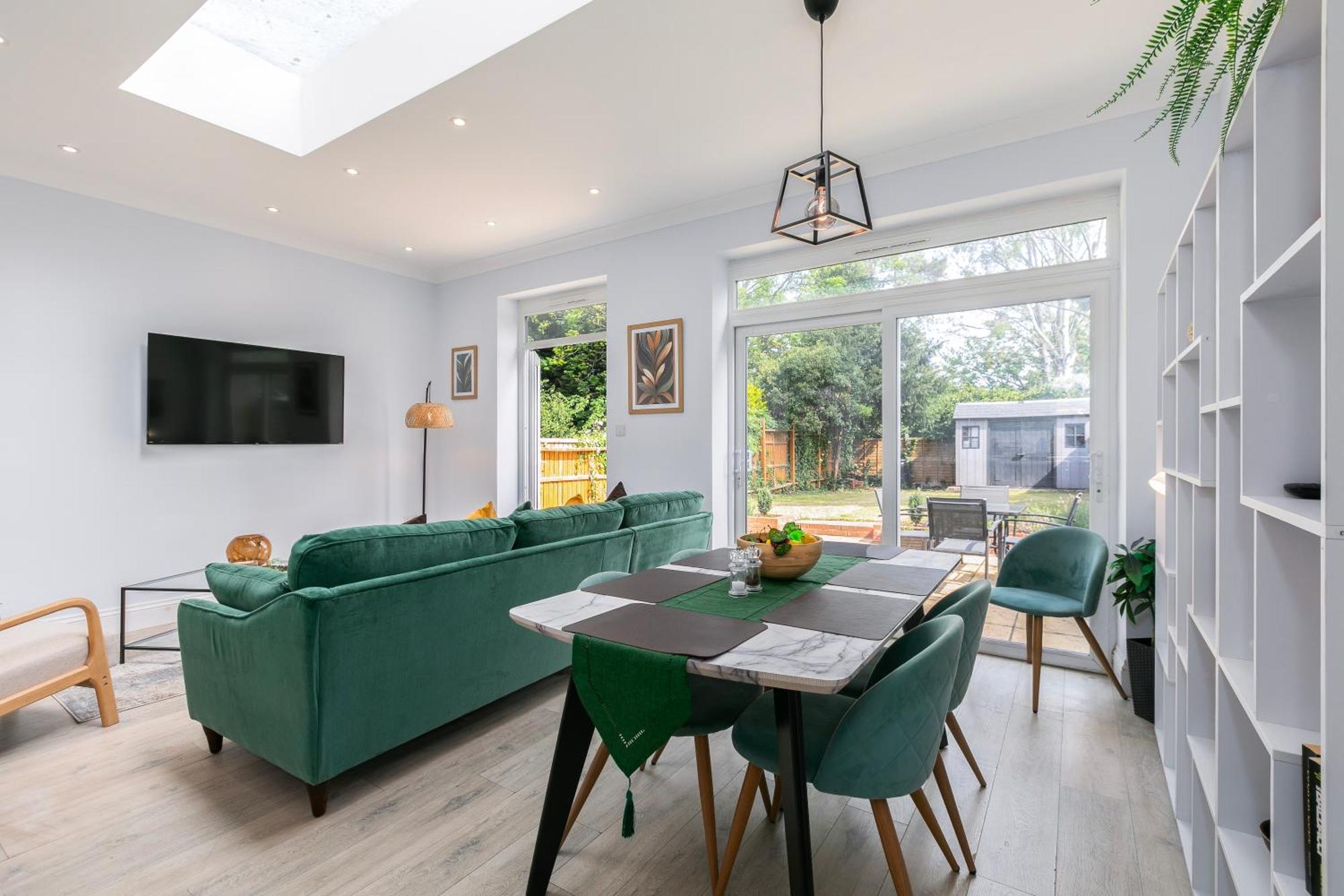 5 Bedroom Garden Hse Near Tube & Hampstead Heath Apartment