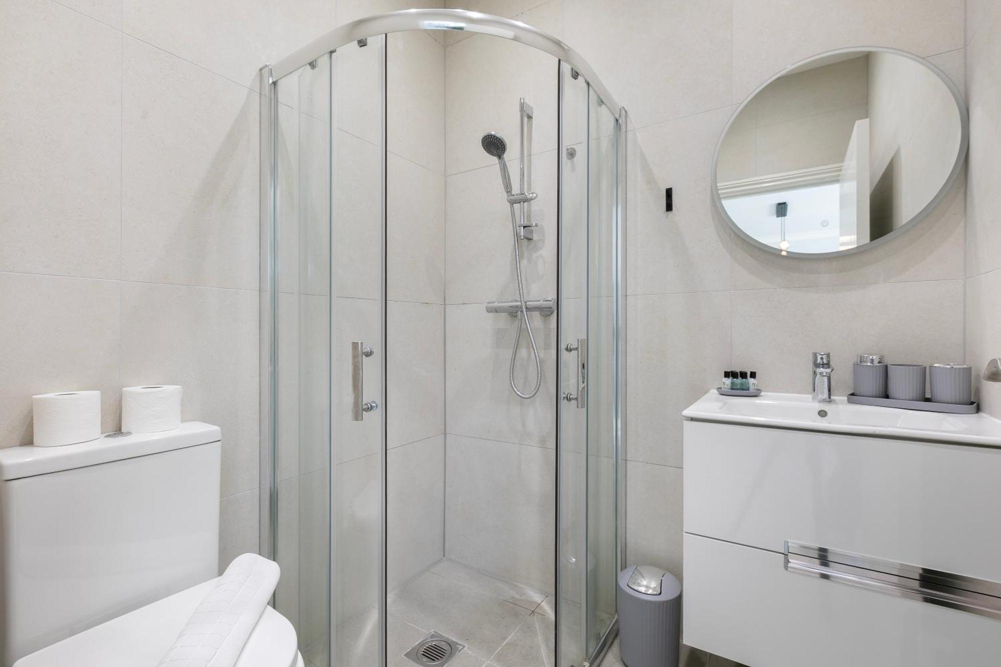 5 Bedroom Garden Hse Near Tube & Hampstead Heath Apartment *