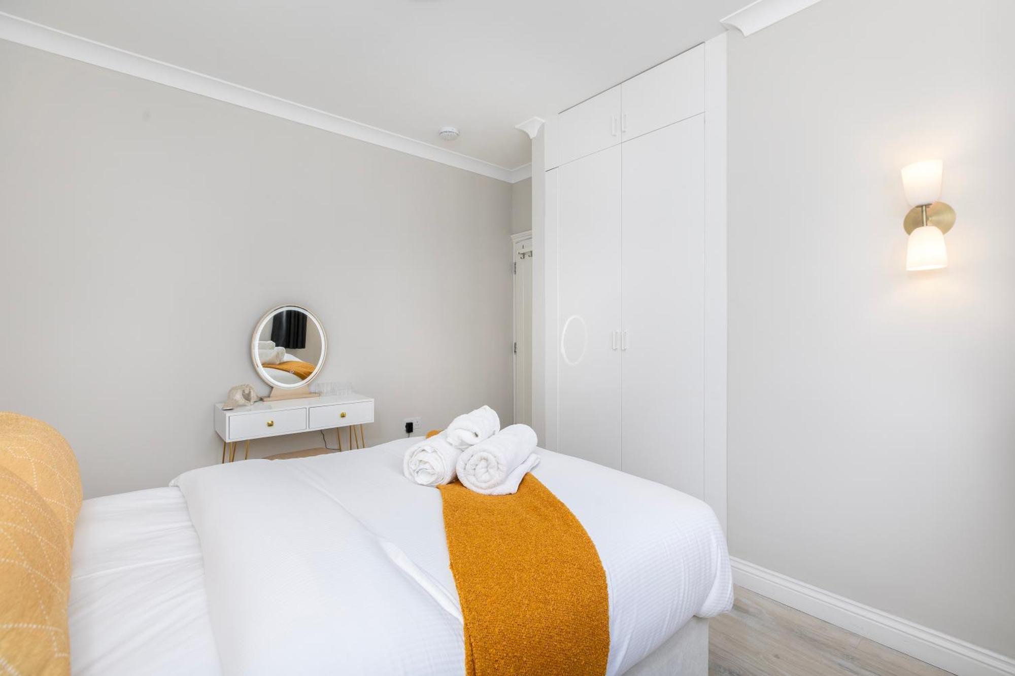 Apartment 5 Bedroom Garden Hse Near Tube & Hampstead Heath