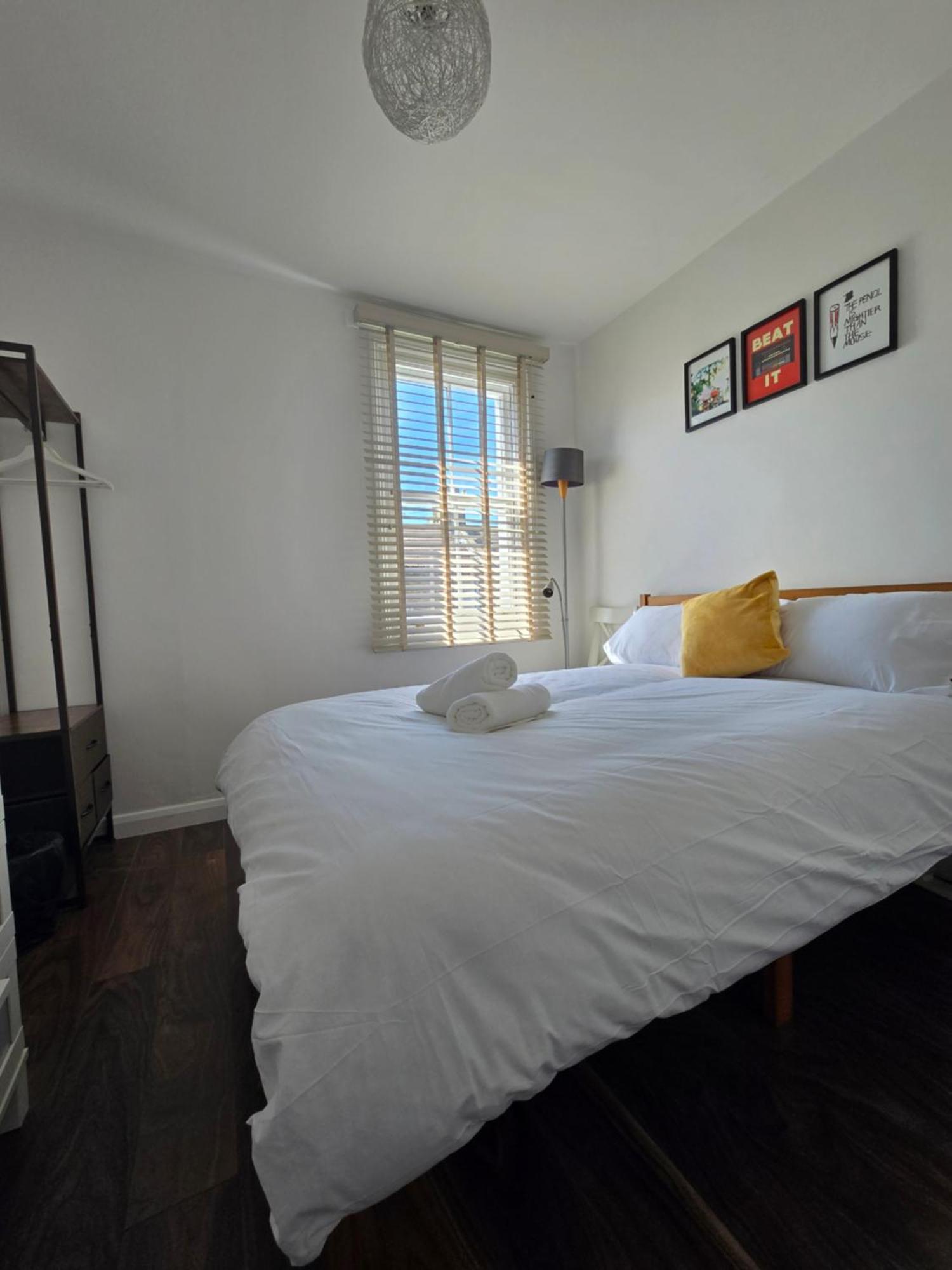 Cosy 2br House In Stratford & Westfield Area Londen