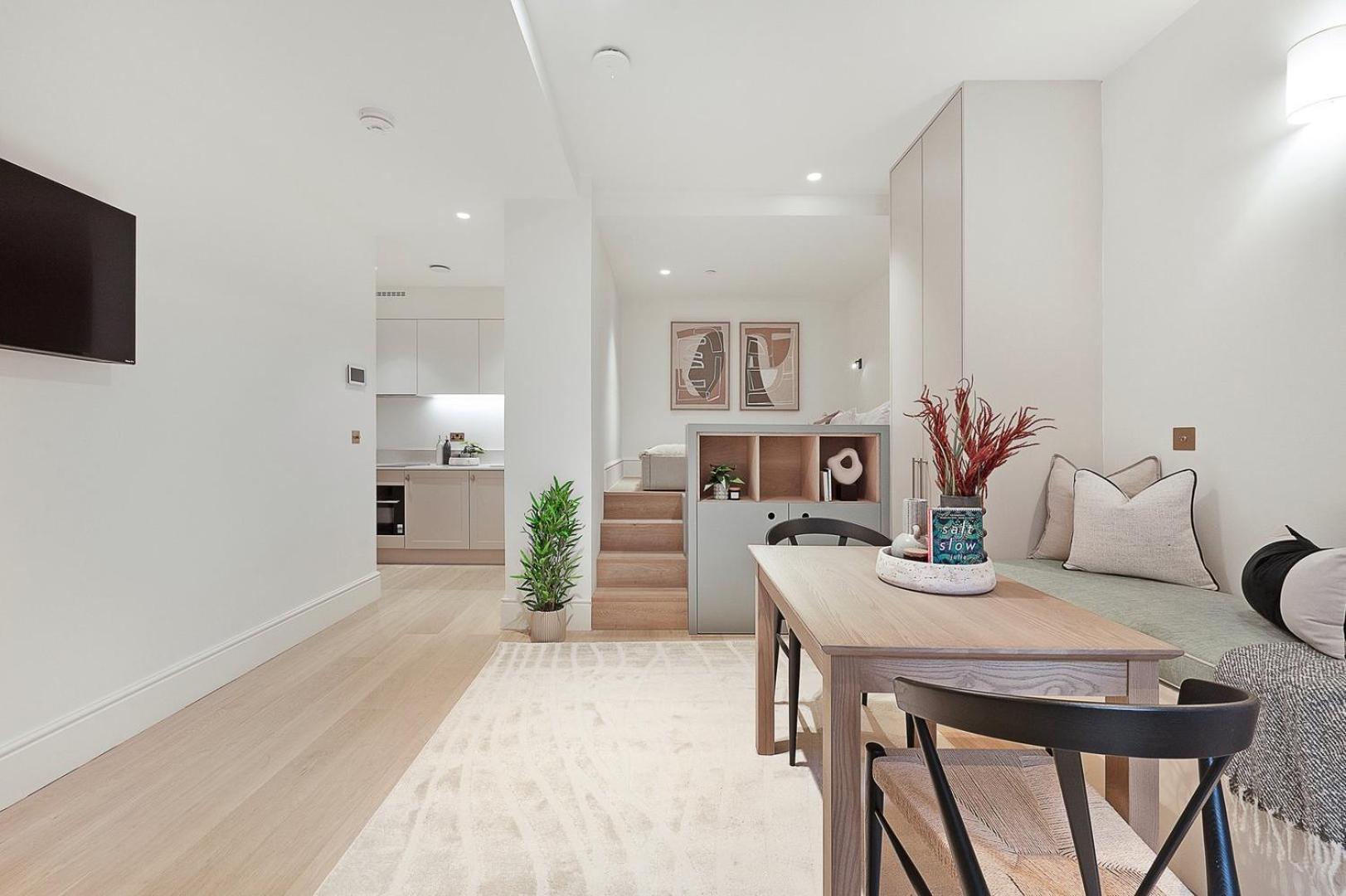 Stylish Earl's Court Patio Apartment *