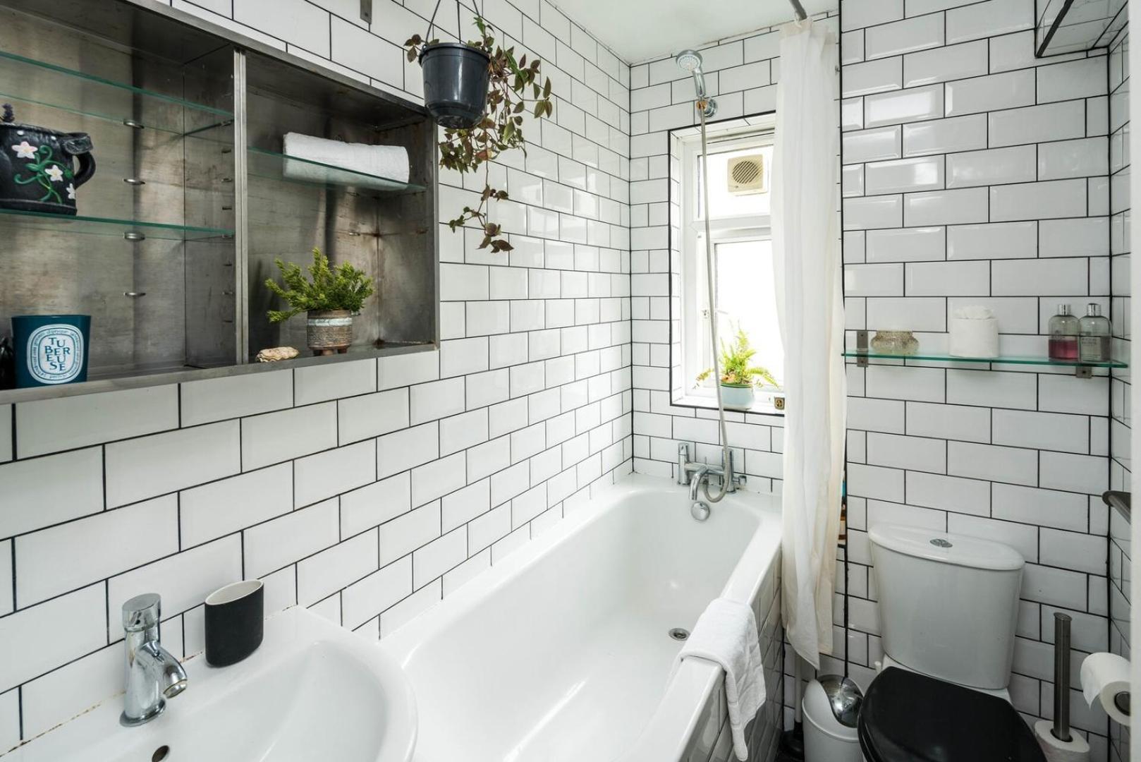 2bd Stylish W/t Grand Piano Apartment