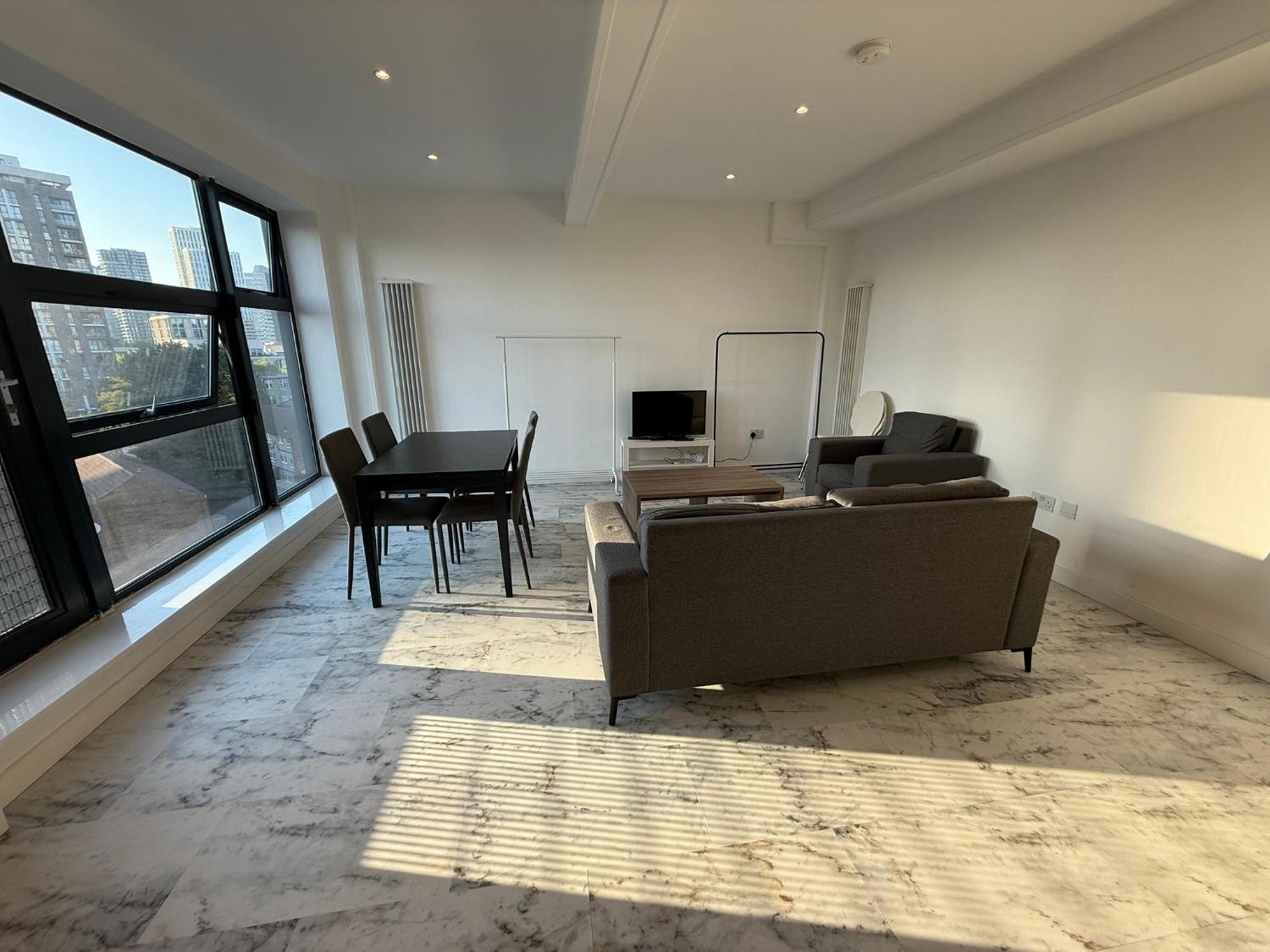 Entire Flat With 2X Bedrooms, 2X Bathrooms And A Big Living Room In The Olympic Park And Westfield At Stratford Hotel Londen