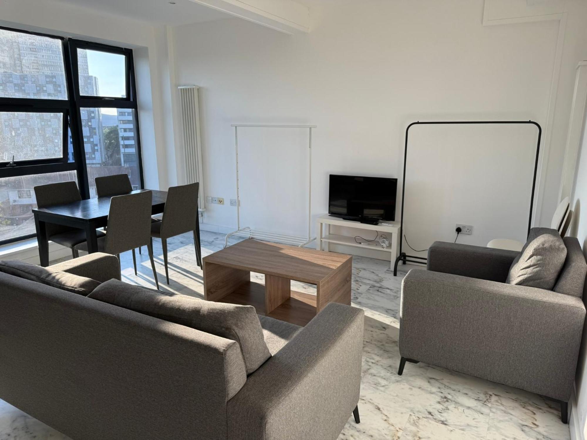 Entire Flat With 2X Bedrooms, 2X Bathrooms And A Big Living Room In The Olympic Park And Westfield At Stratford 5* Londen