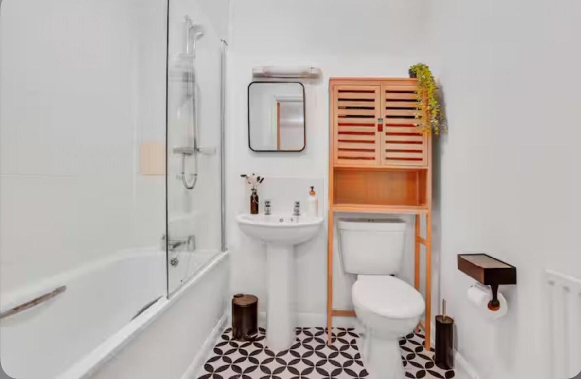 Scenic Stratford Modern With Balcony 10 Mins From Abba Leilighet *