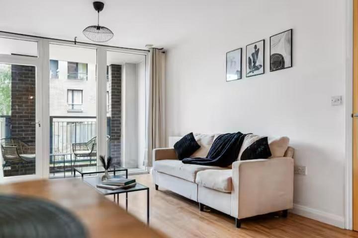 Scenic Stratford Modern With Balcony 10 Mins From Abba Leilighet *