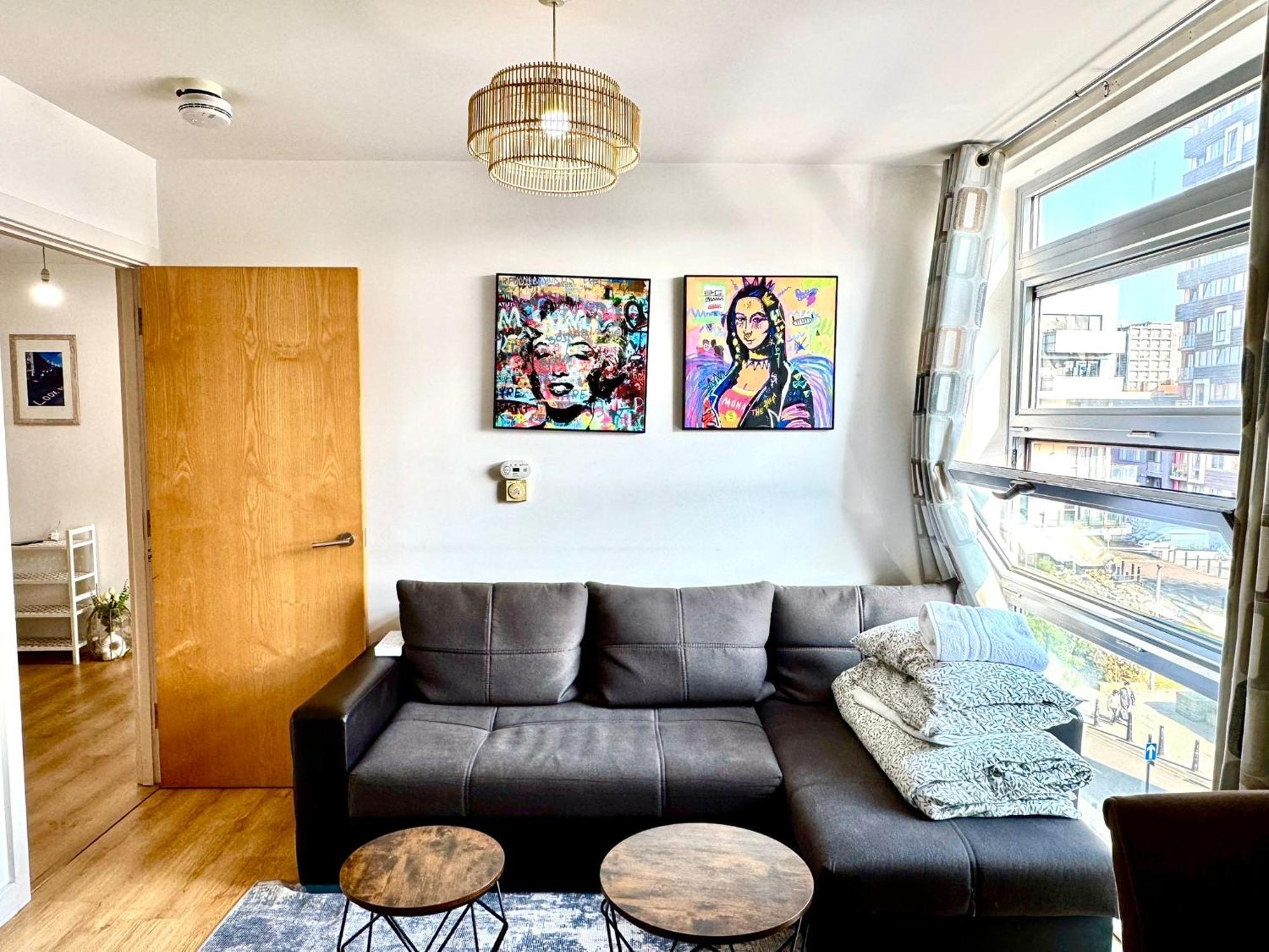 Spacious 2 Bedroom In Near Tube Apartamento *