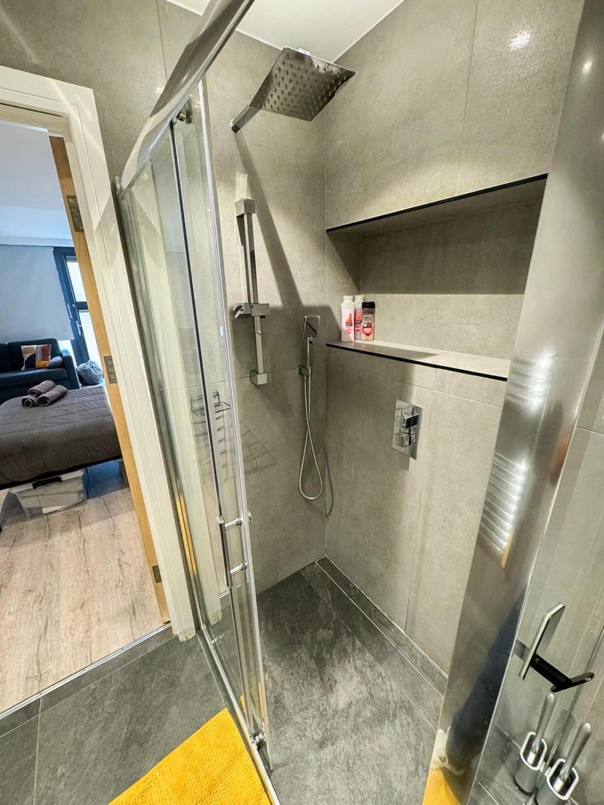 Sleek Flat Near Highbury & Islington Station Apartment *