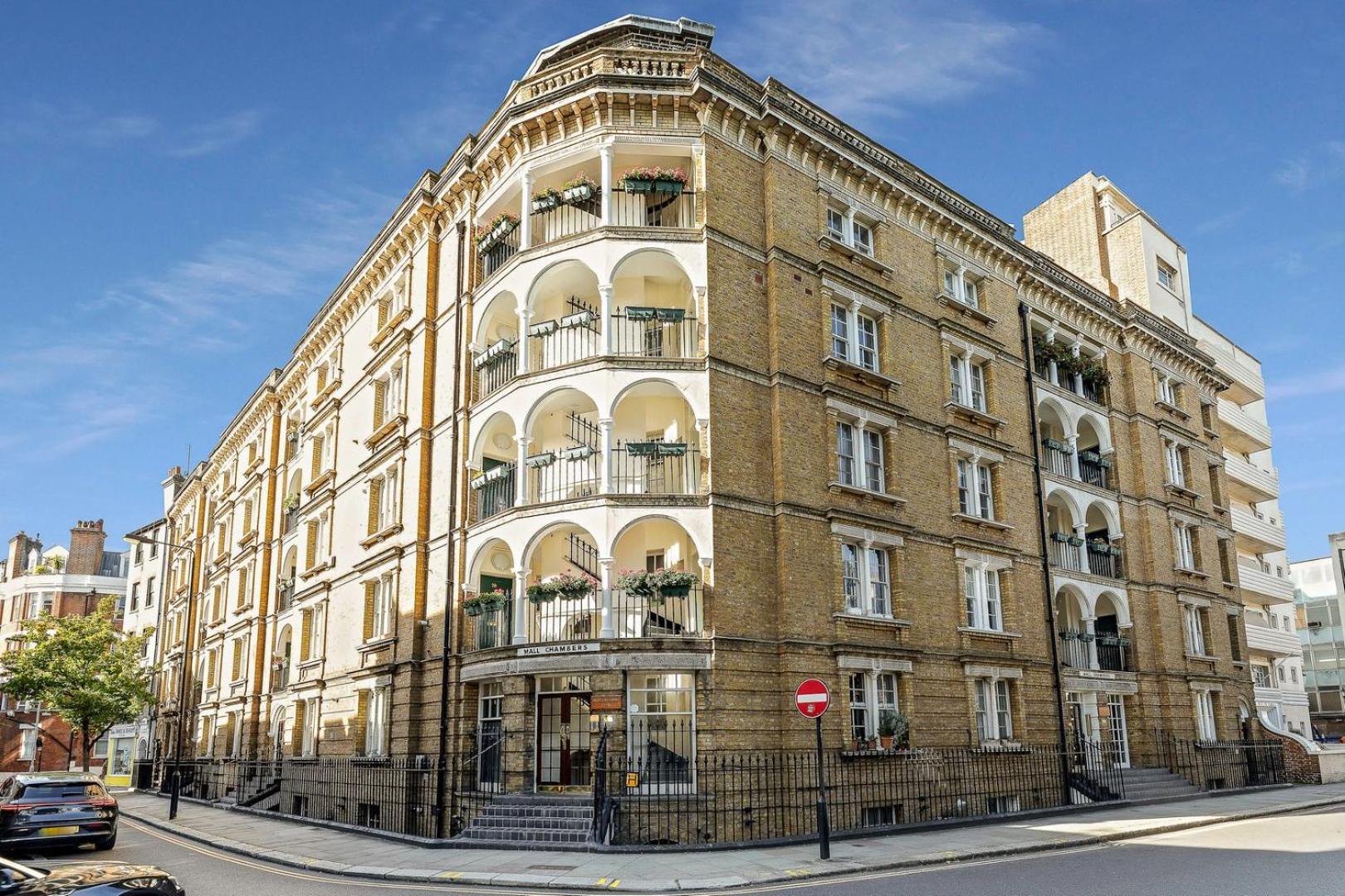 Chic & One Bed Flat London