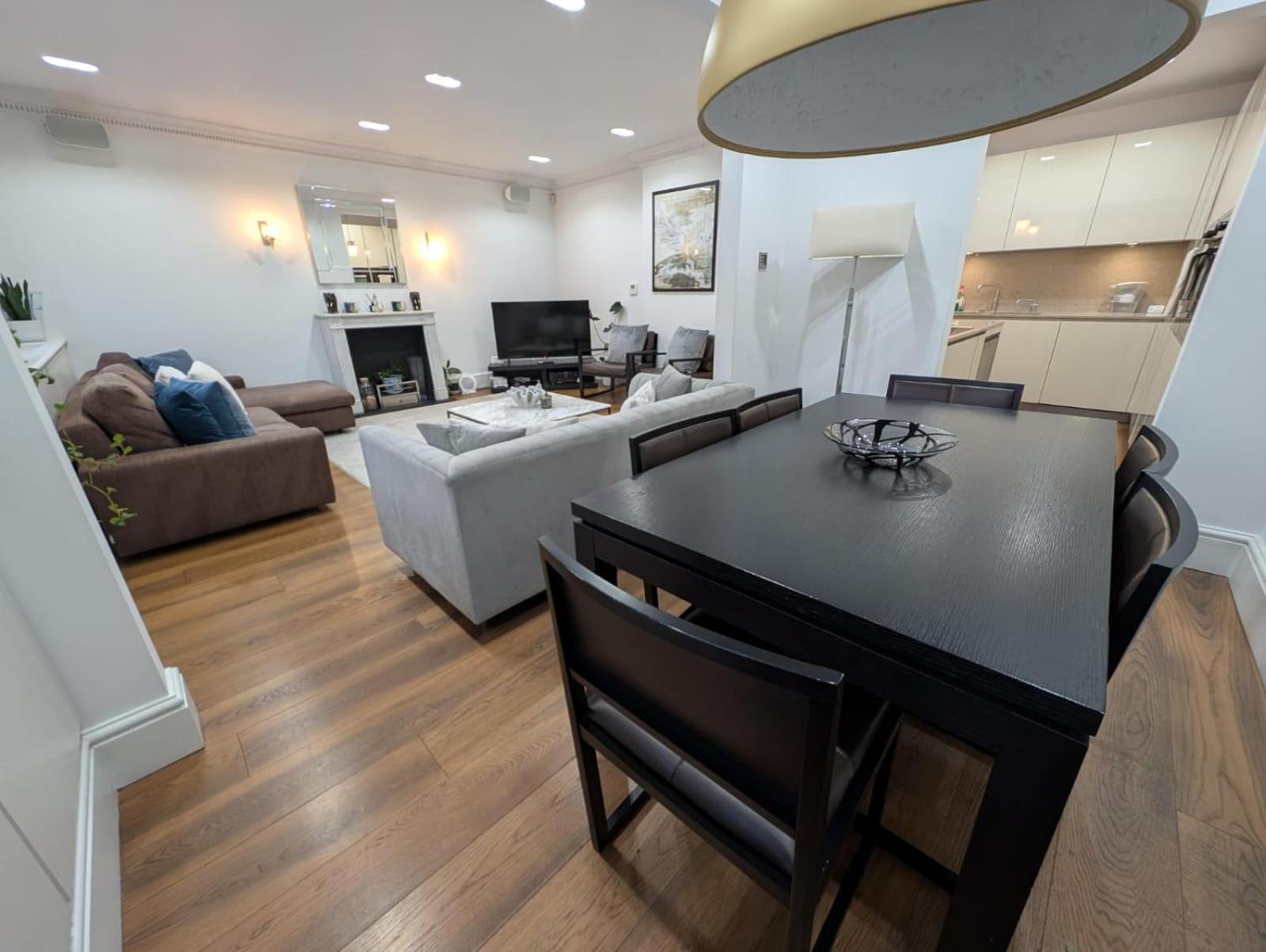 The Den At Dunraven Apartment